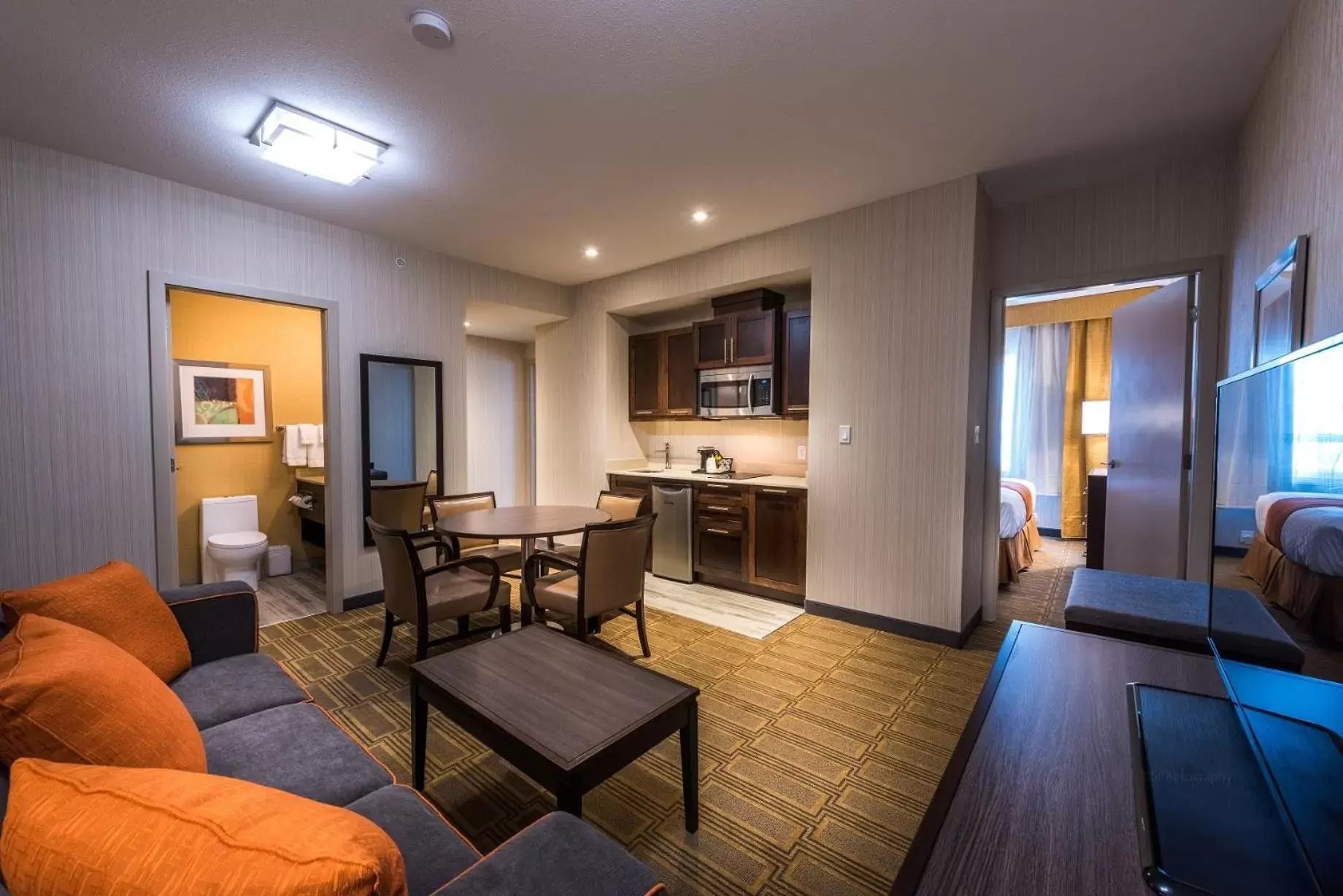 Dining area, Seating Area in Best Western Plus Chateau Fort St. John