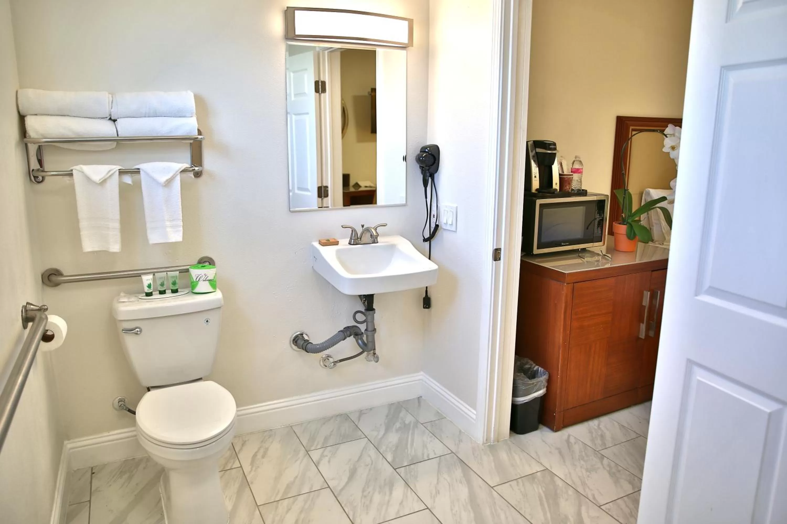 Toilet in Travelodge by Wyndham Crescent City