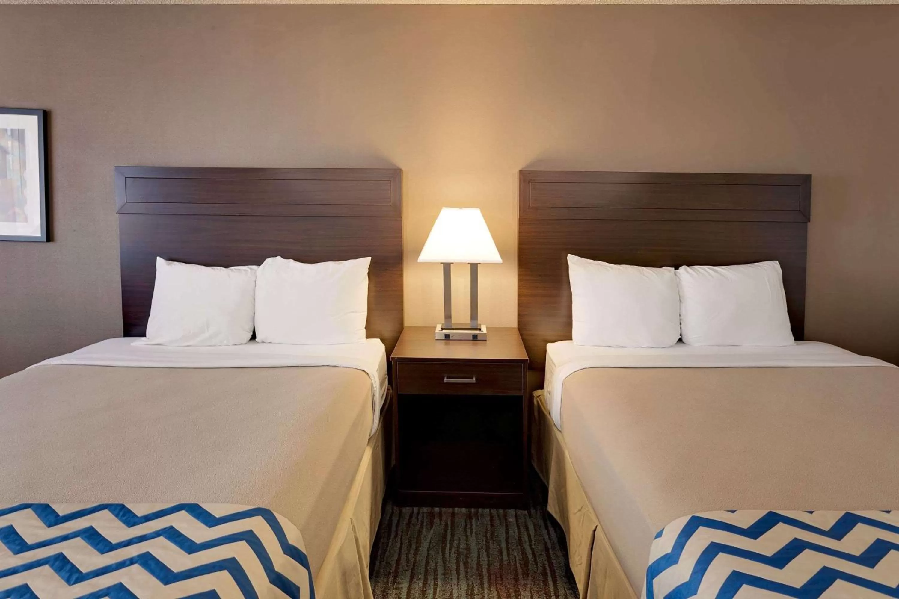 Photo of the whole room in Travelodge by Wyndham Aberdeen