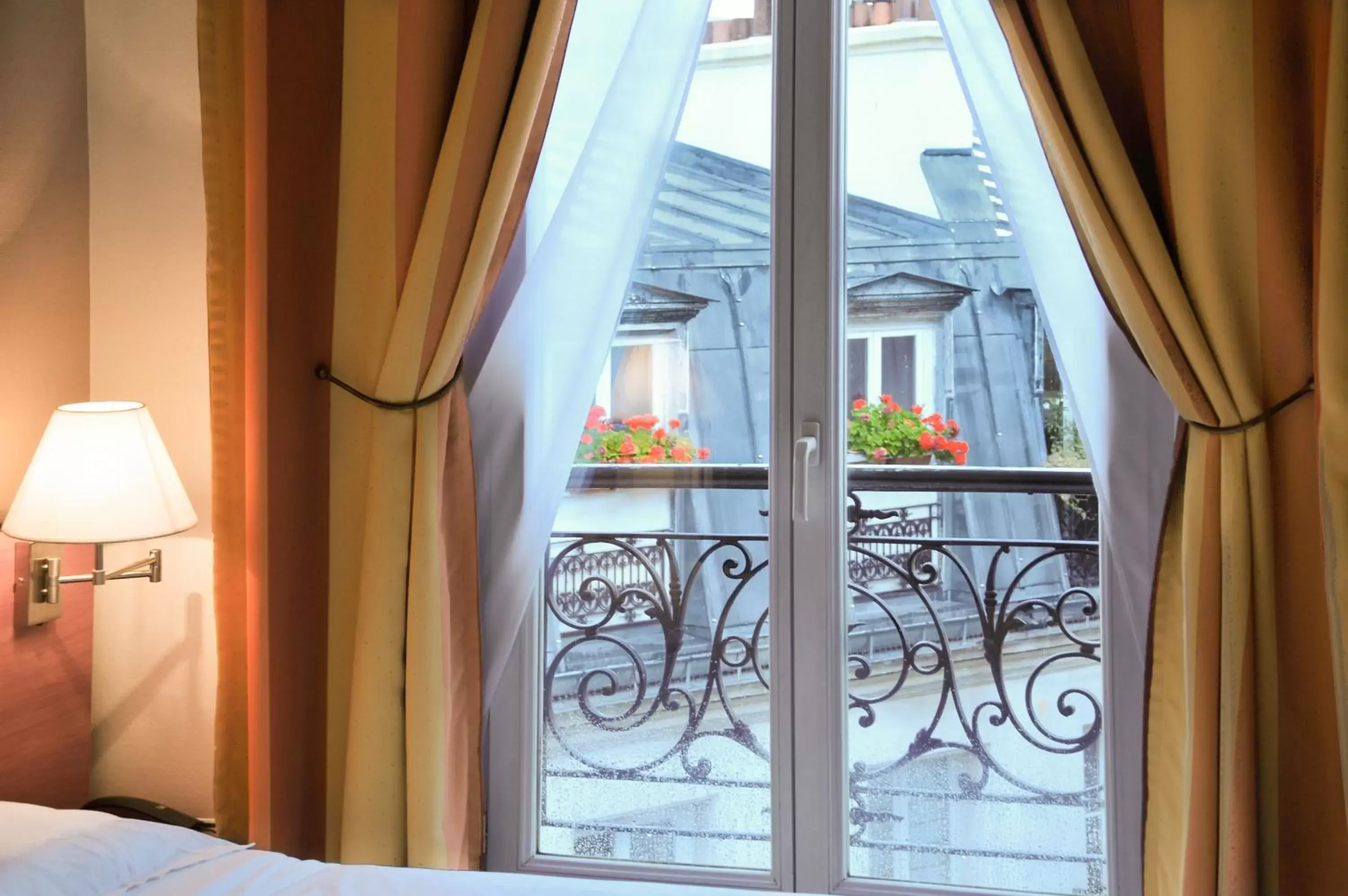 View (from property/room) in Hotel Eden Montmartre