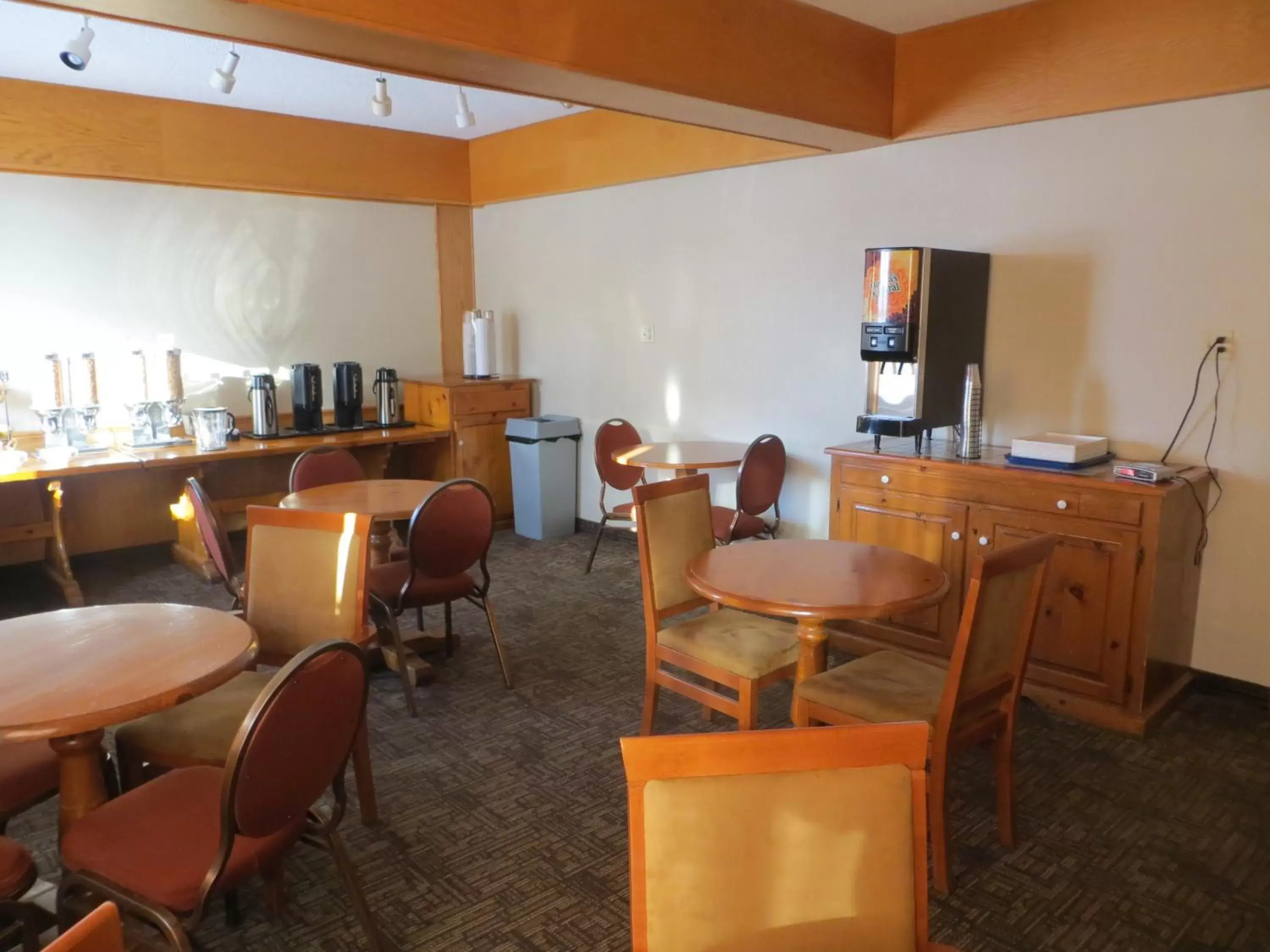 Restaurant/places to eat in Travelodge by Wyndham Thunder Bay ON Restaurant/places to eat in Travelodge by Wyndham Thunder Bay ON