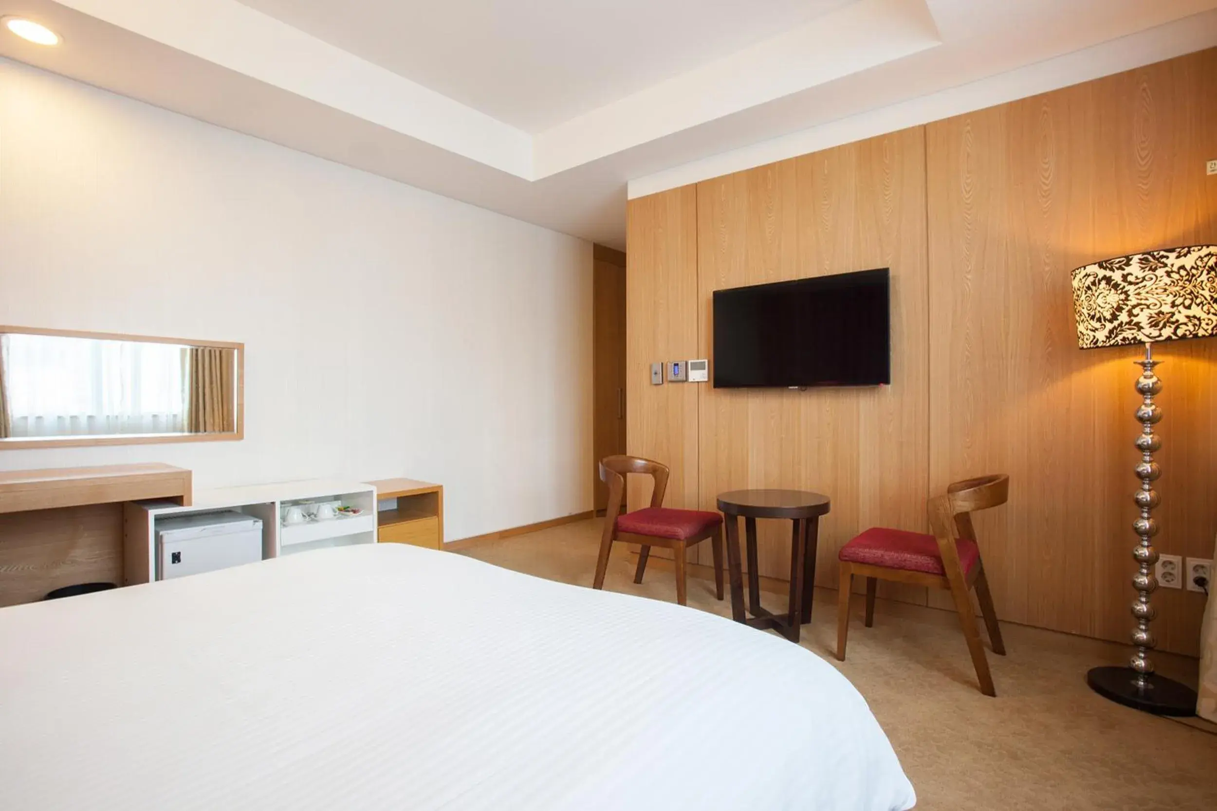 TV and multimedia, Bed in Hotel Pharos