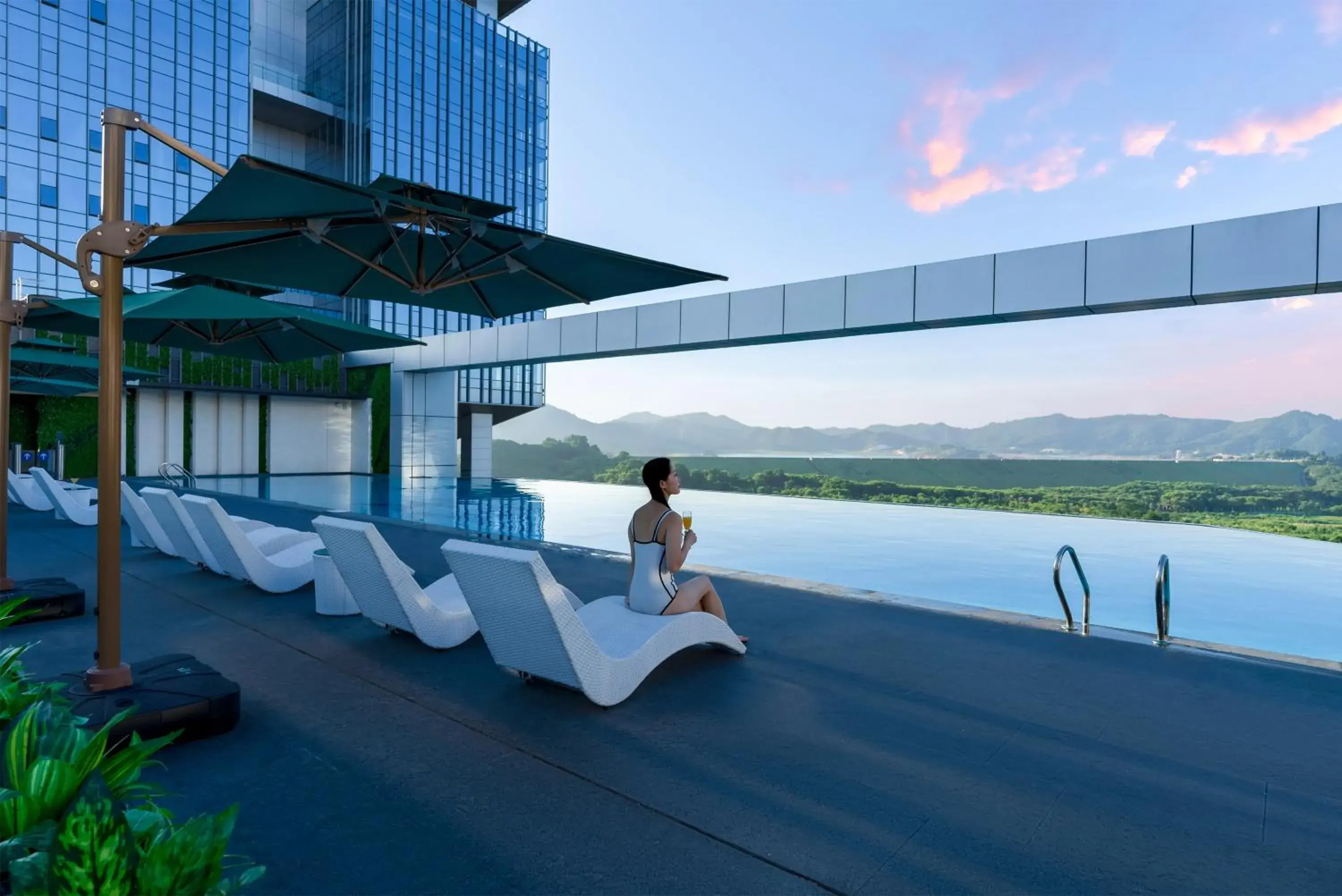 Swimming pool in EVEN Hotels Shenzhen Guangming Cloud Park by IHG Swimming pool in EVEN Hotels Shenzhen Guangming Cloud Park by IHG