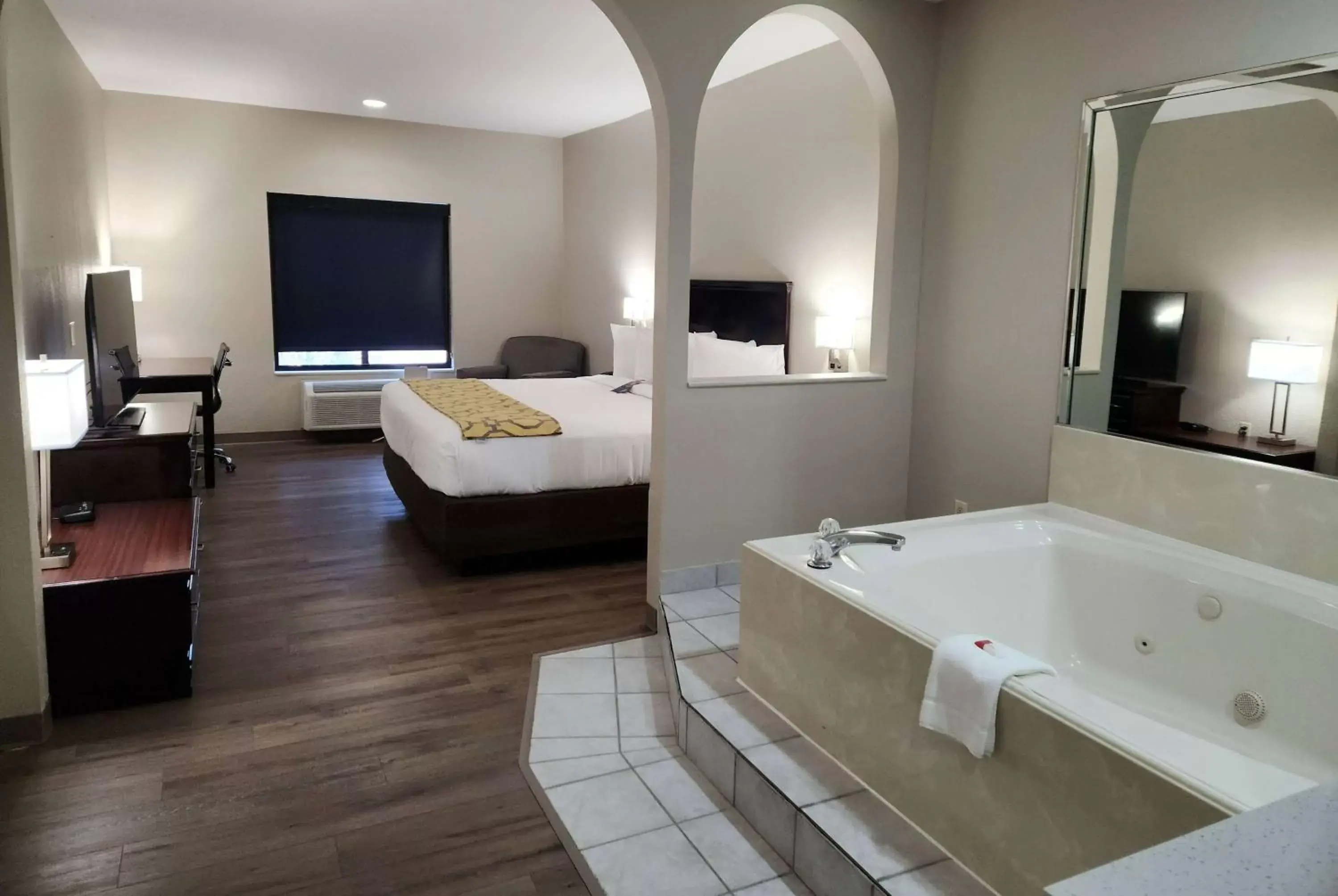 Photo of the whole room, Bathroom in Baymont by Wyndham Houston Brookhollow