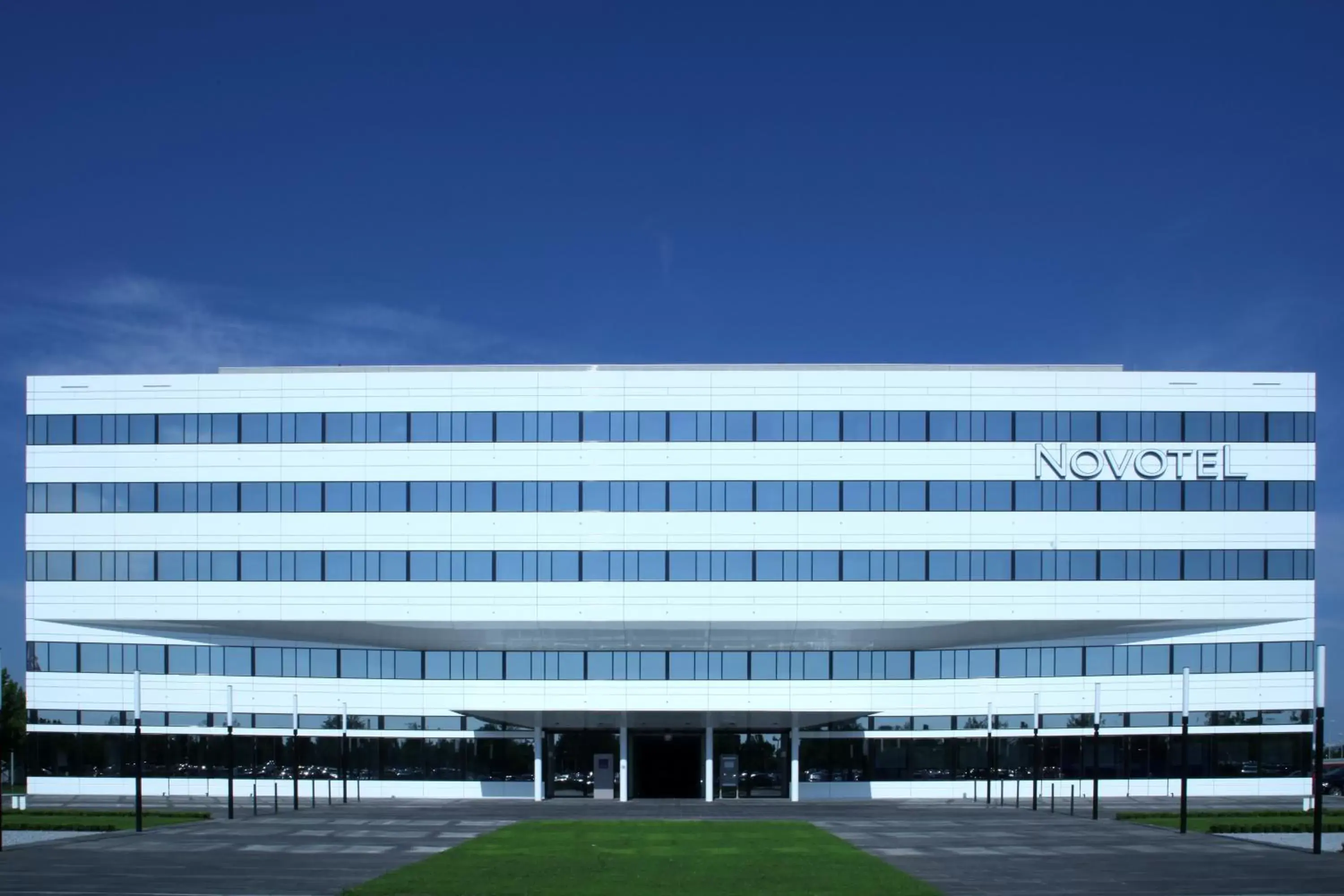 Facade/entrance, Property Building in Novotel München Airport