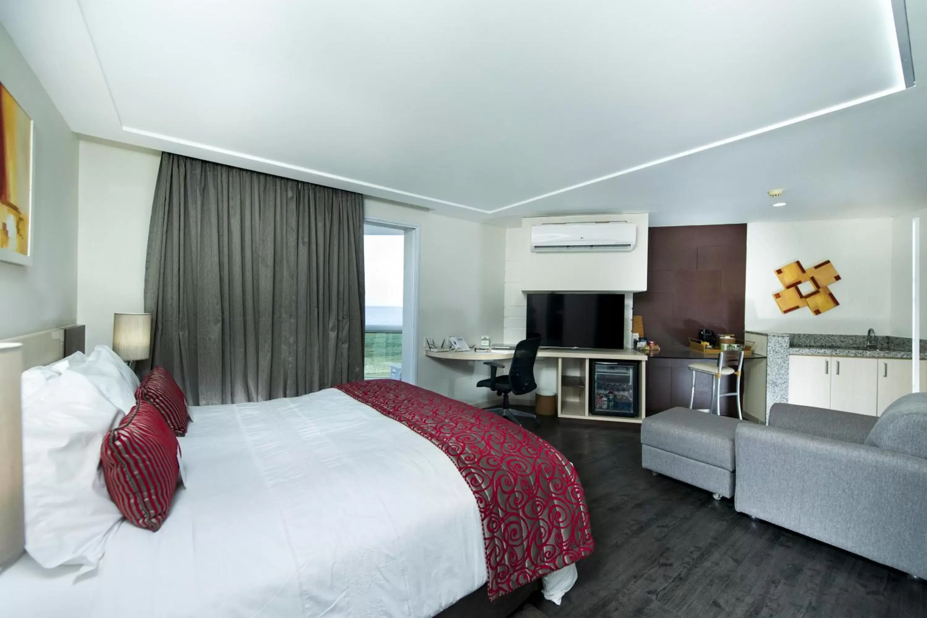 Photo of the whole room, Bed in Comfort Suites Macaé Photo of the whole room, Bed in Comfort Suites Macaé