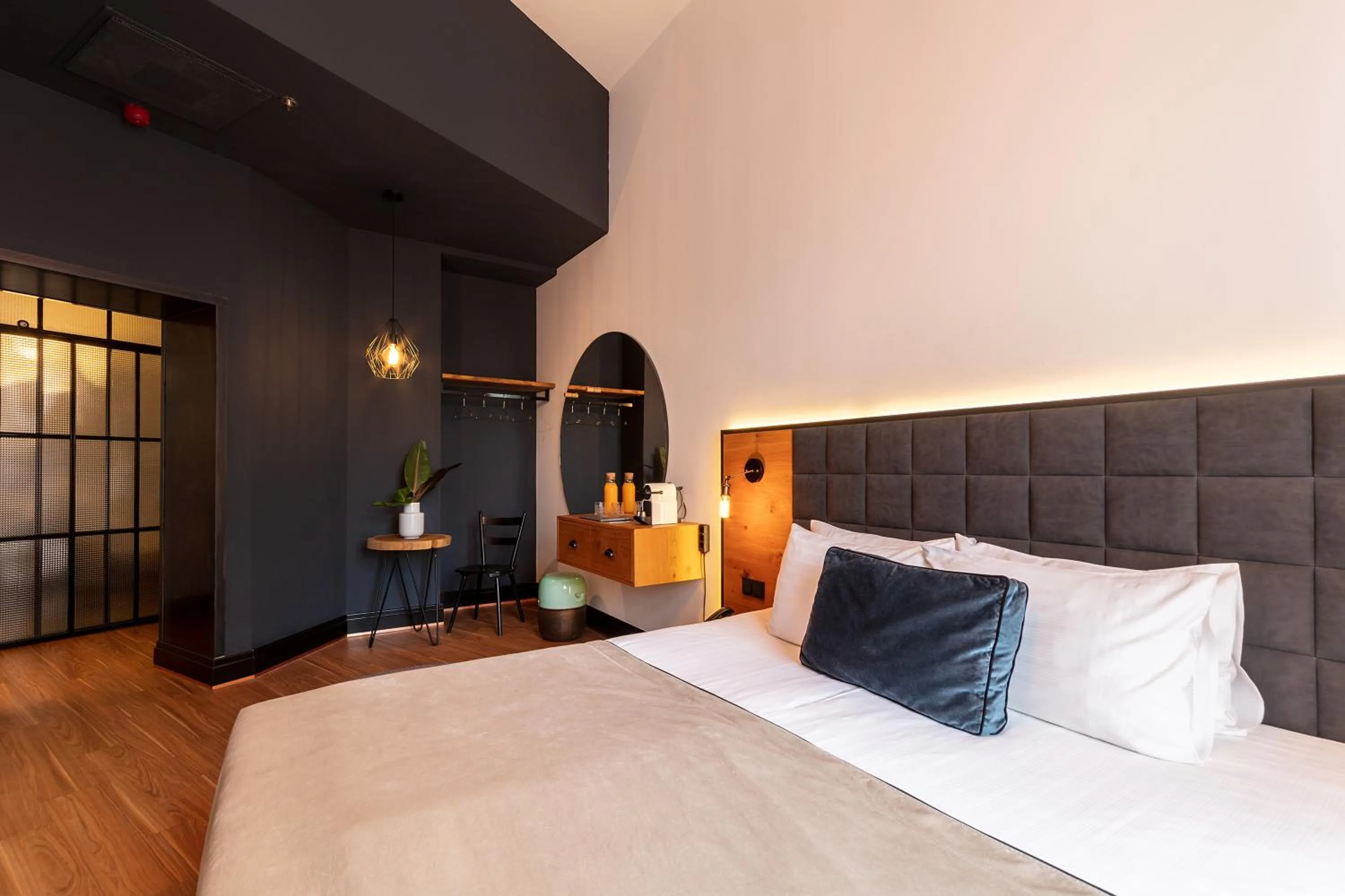 Coffee/tea facilities, Bed in Hotel Rum Budapest