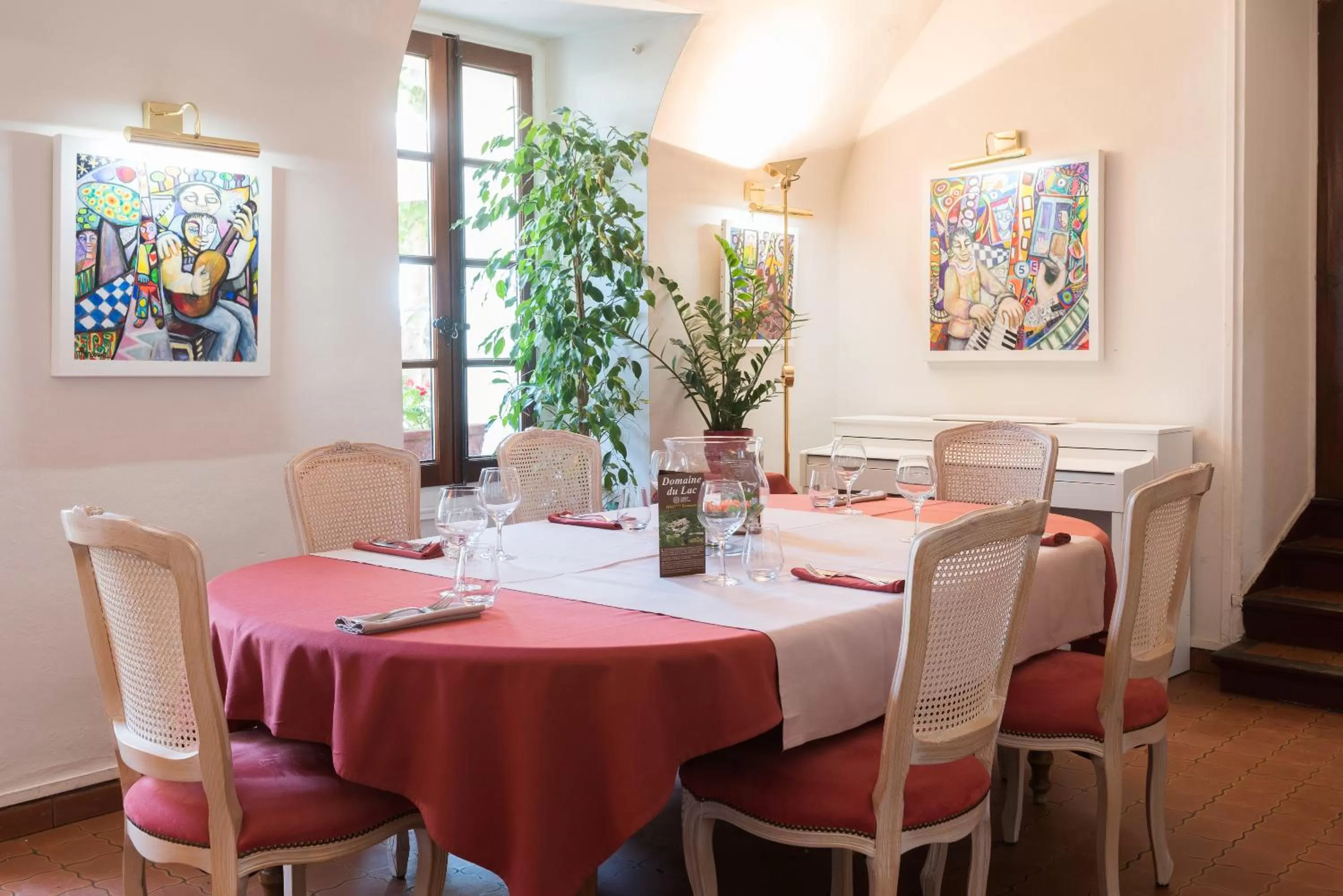 Dining area in Domaine du Lac - Teritoria