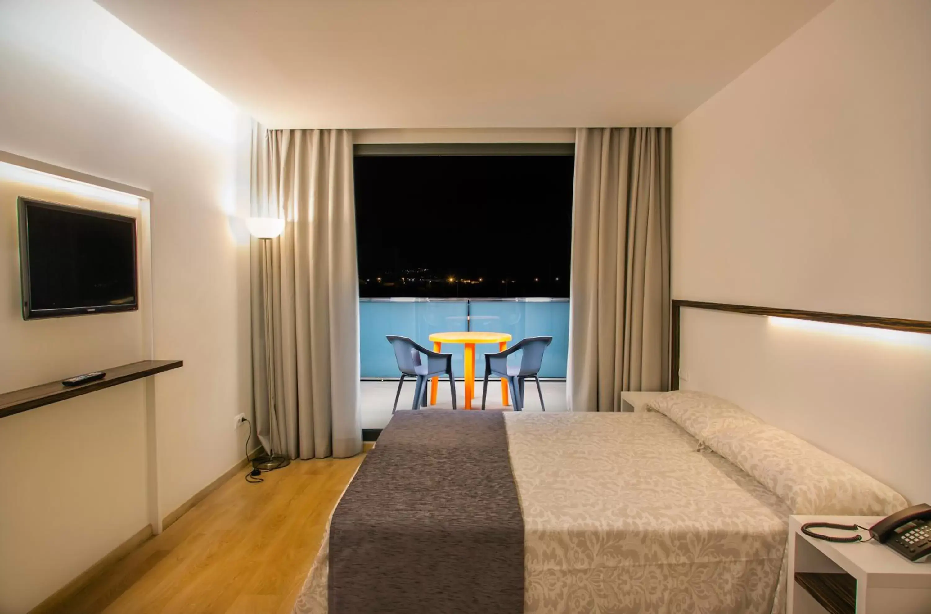 Photo of the whole room, Bed in ApartHotel Playa Oliva