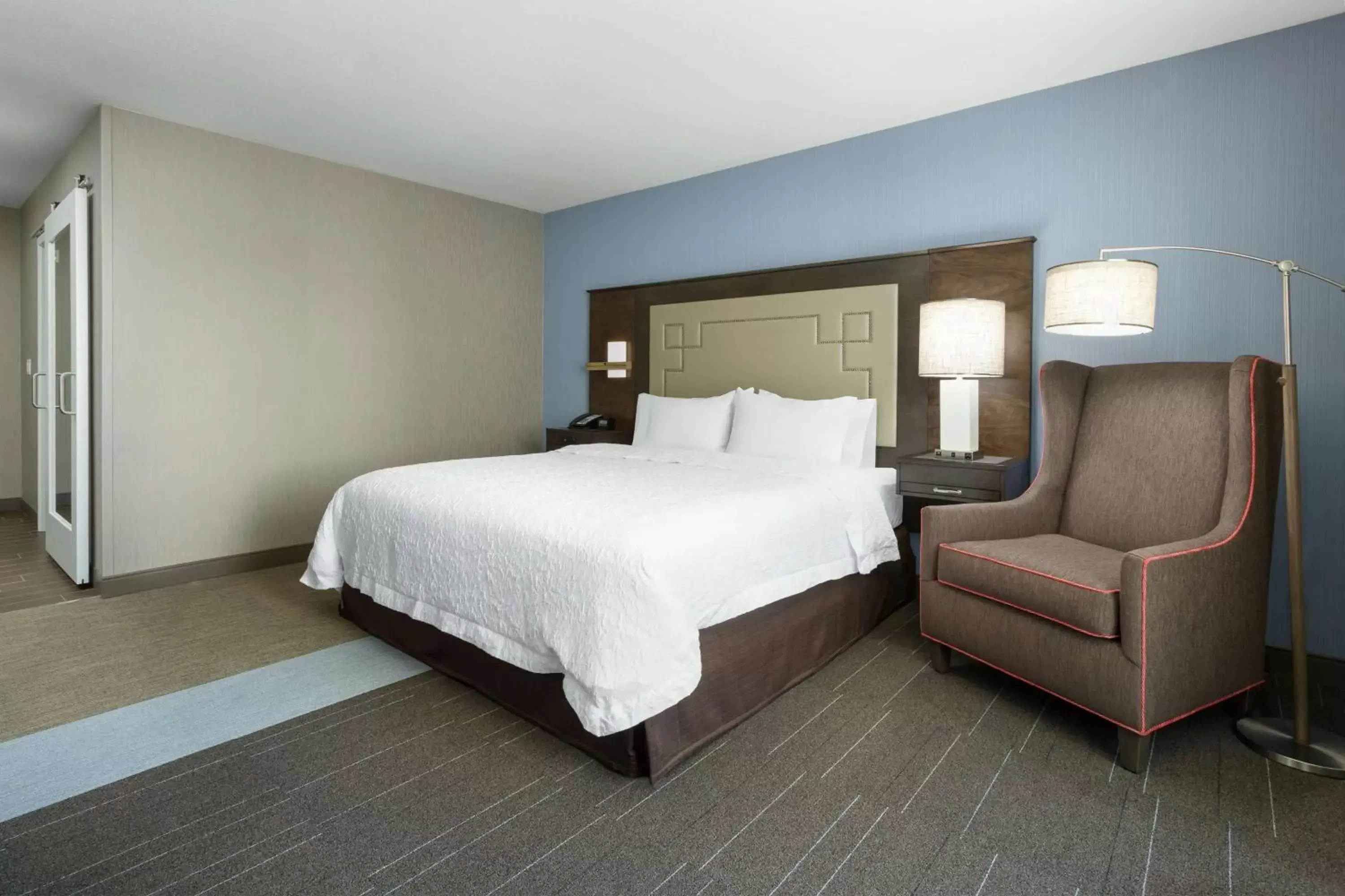 Bed in Hampton Inn & Suites - Napa, CA