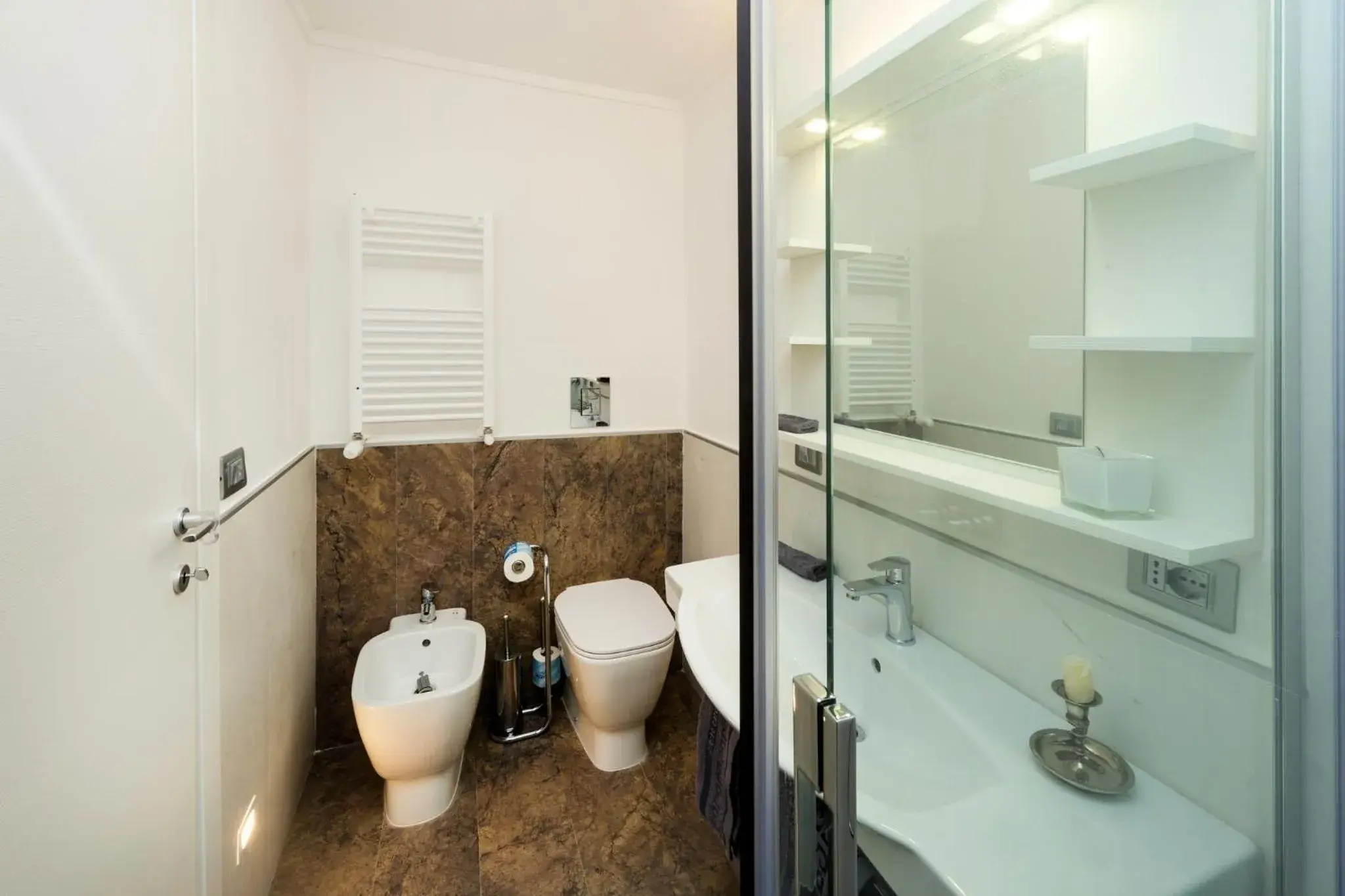 Bathroom in Il Tesoro Smart Suite & SPA