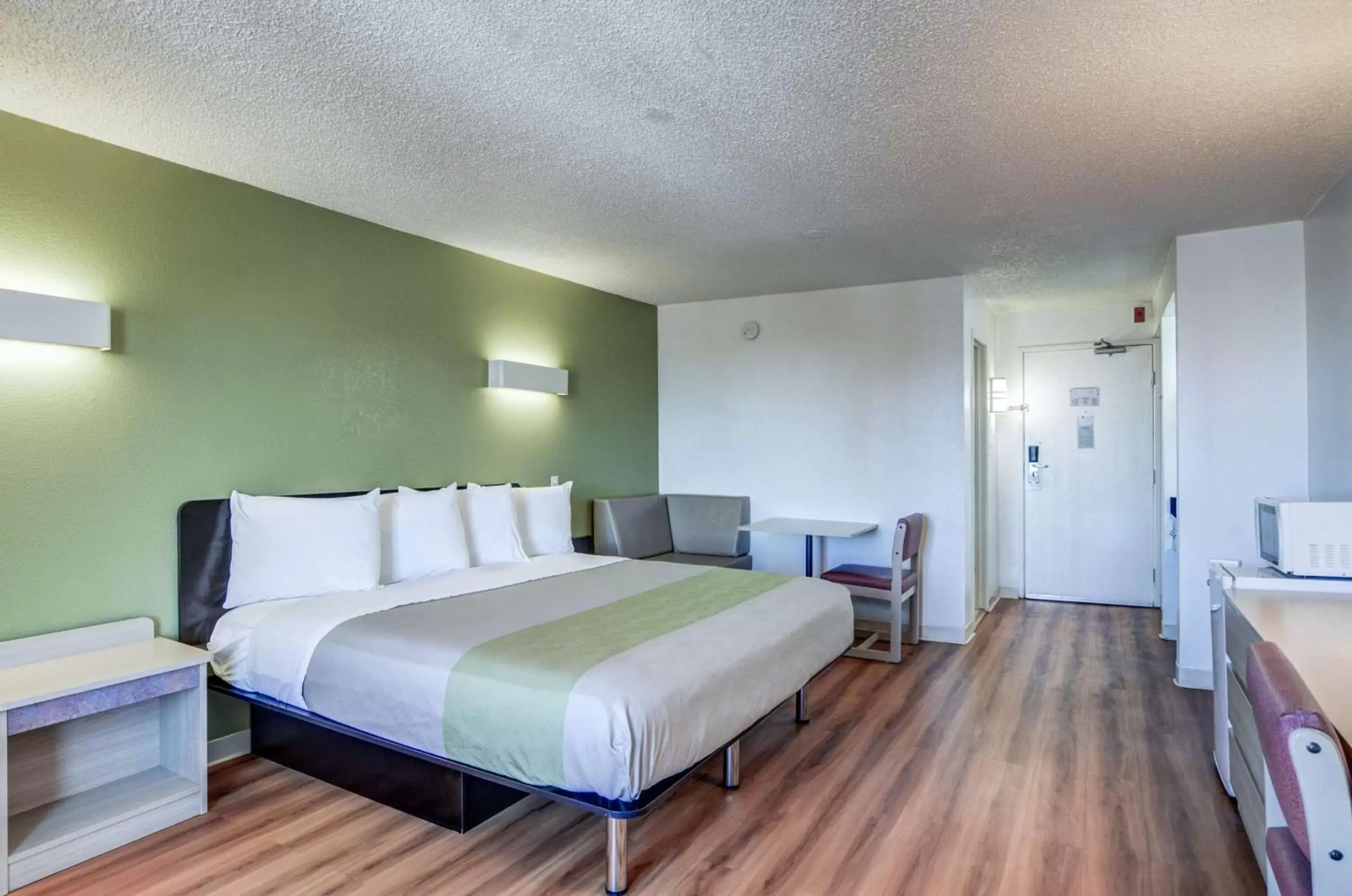 Bedroom, Bed in Motel 6-Greenwood Village, CO - Denver - South Tech Center