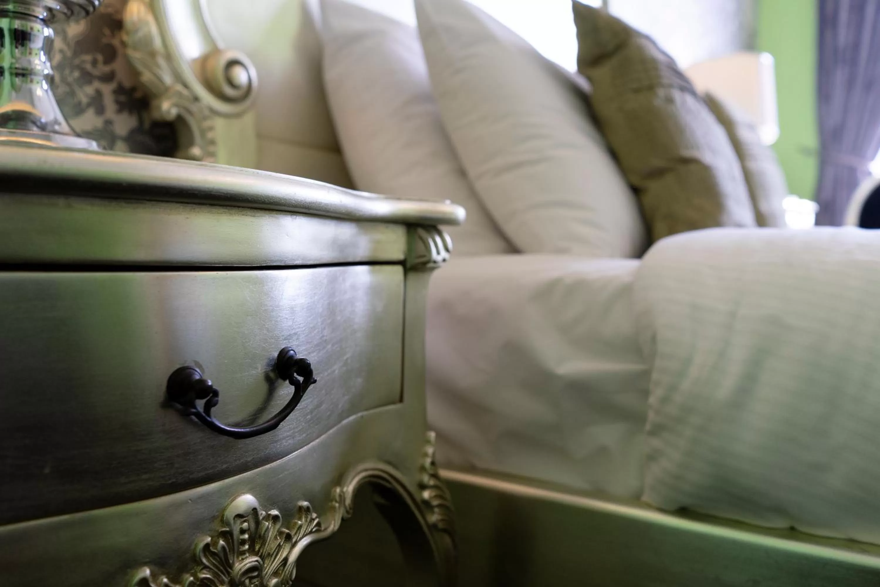 Bed in Earl Of Doncaster Hotel