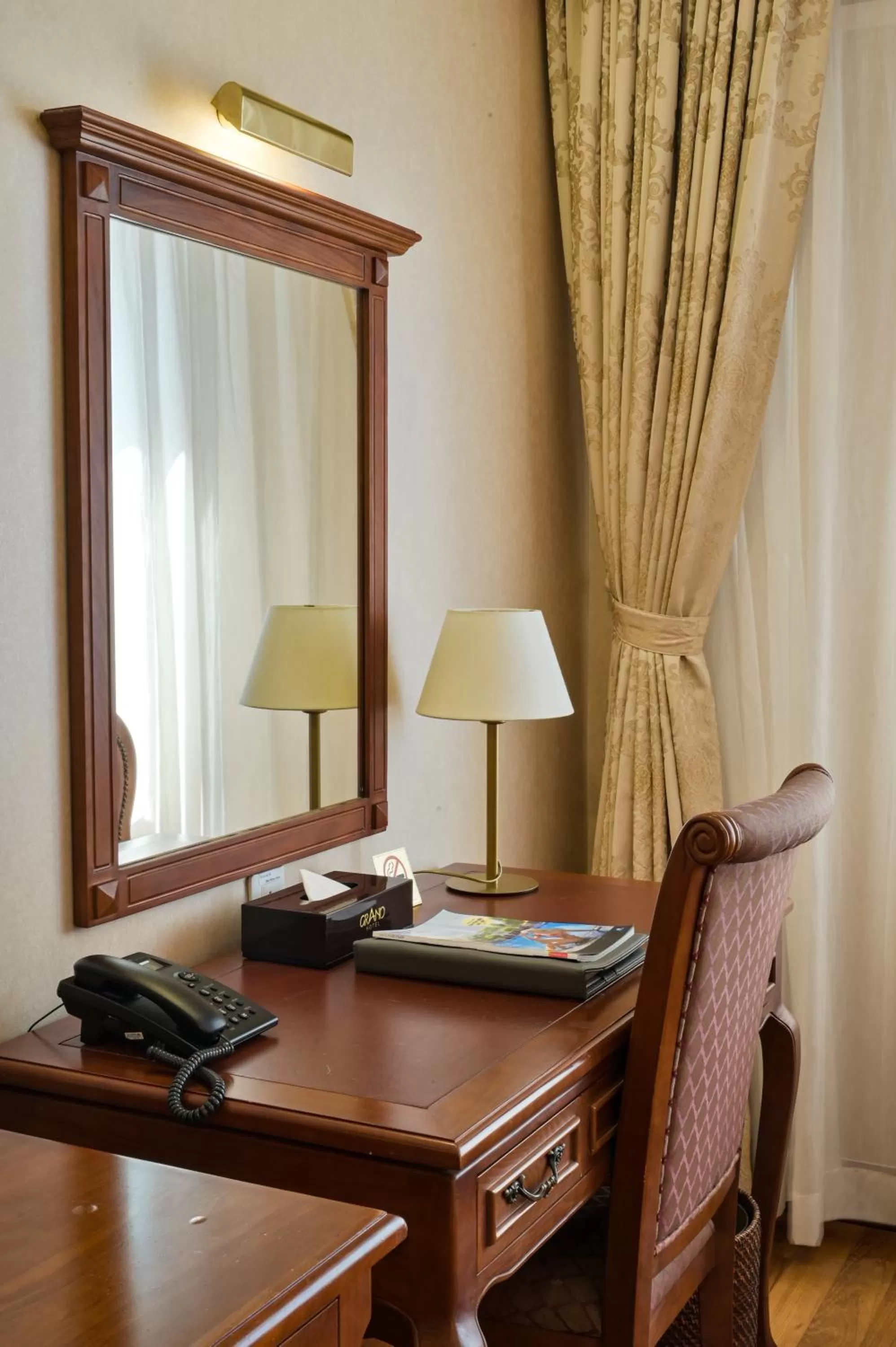 hair dresser in Hotel Grand Saigon