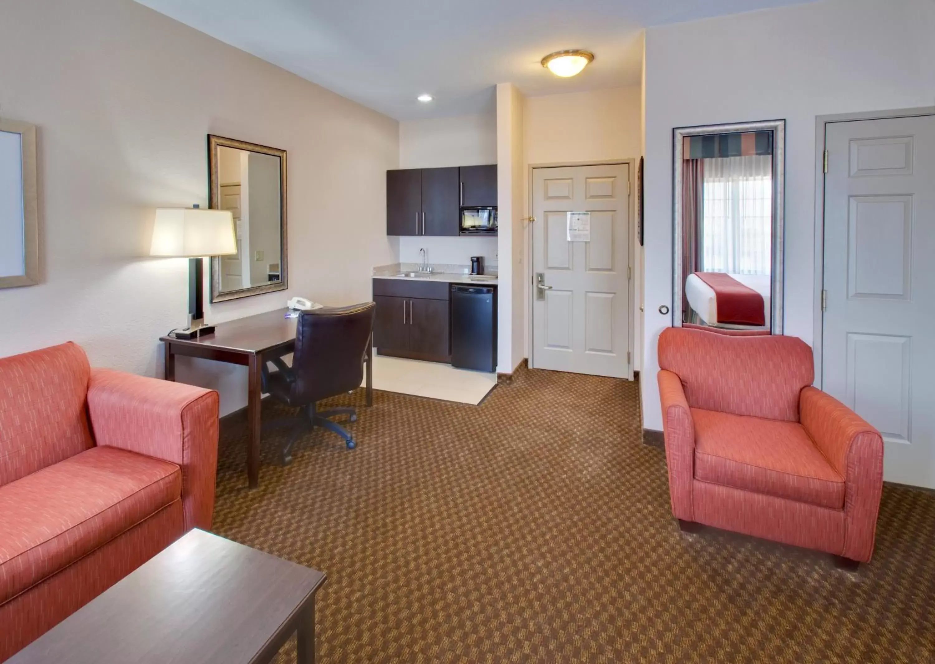 Photo of the whole room, Seating Area in Holiday Inn Express Hotel & Suites Pleasant Prairie-Kenosha, an IHG Hotel