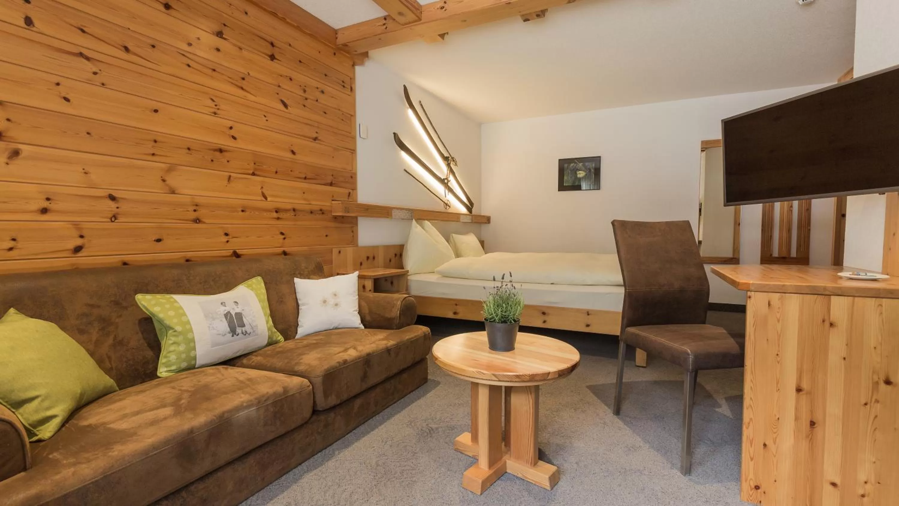 Photo of the whole room, Seating Area in Ambiente Mountain Style