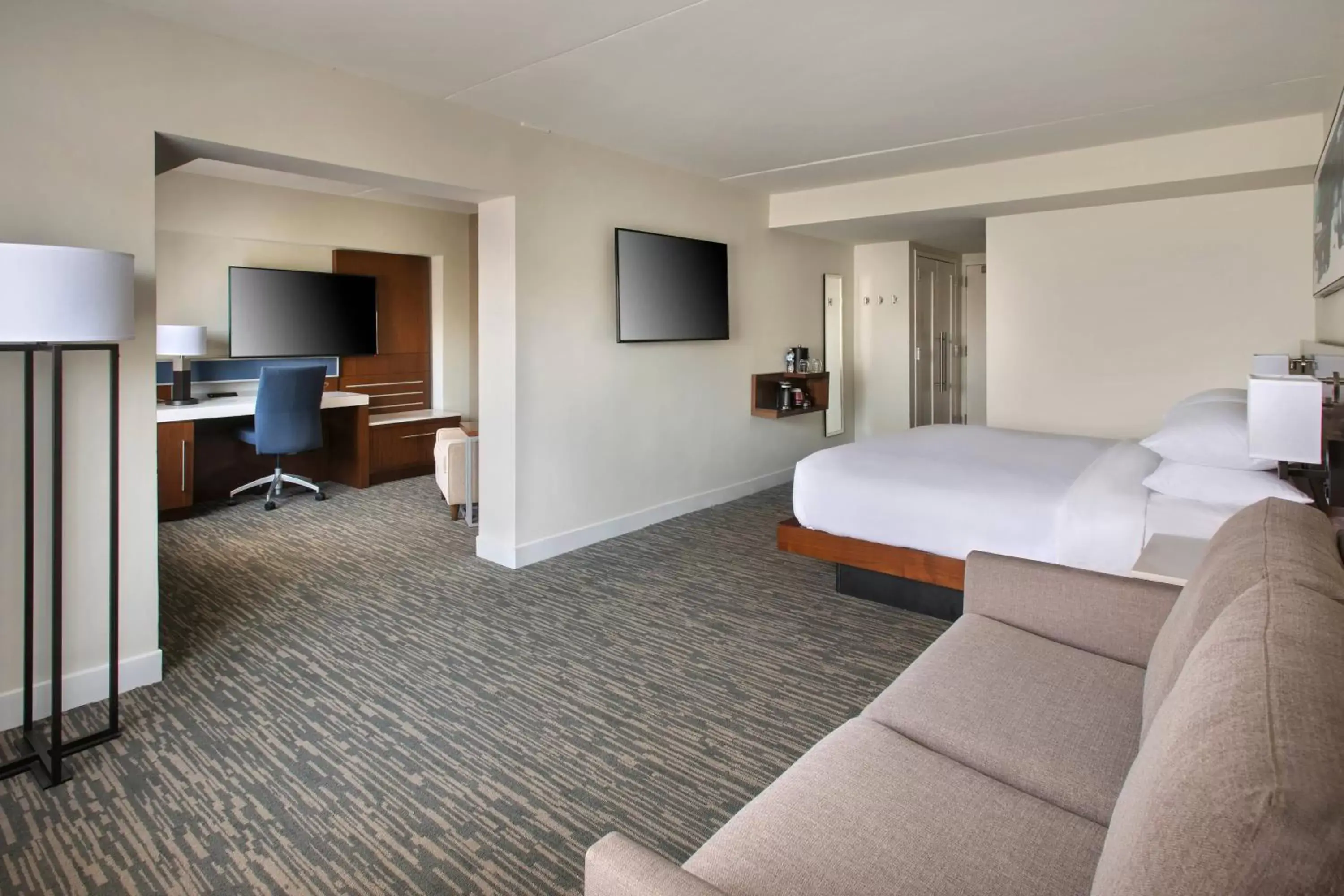 Bedroom, Bed in Delta Hotels by Marriott Basking Ridge