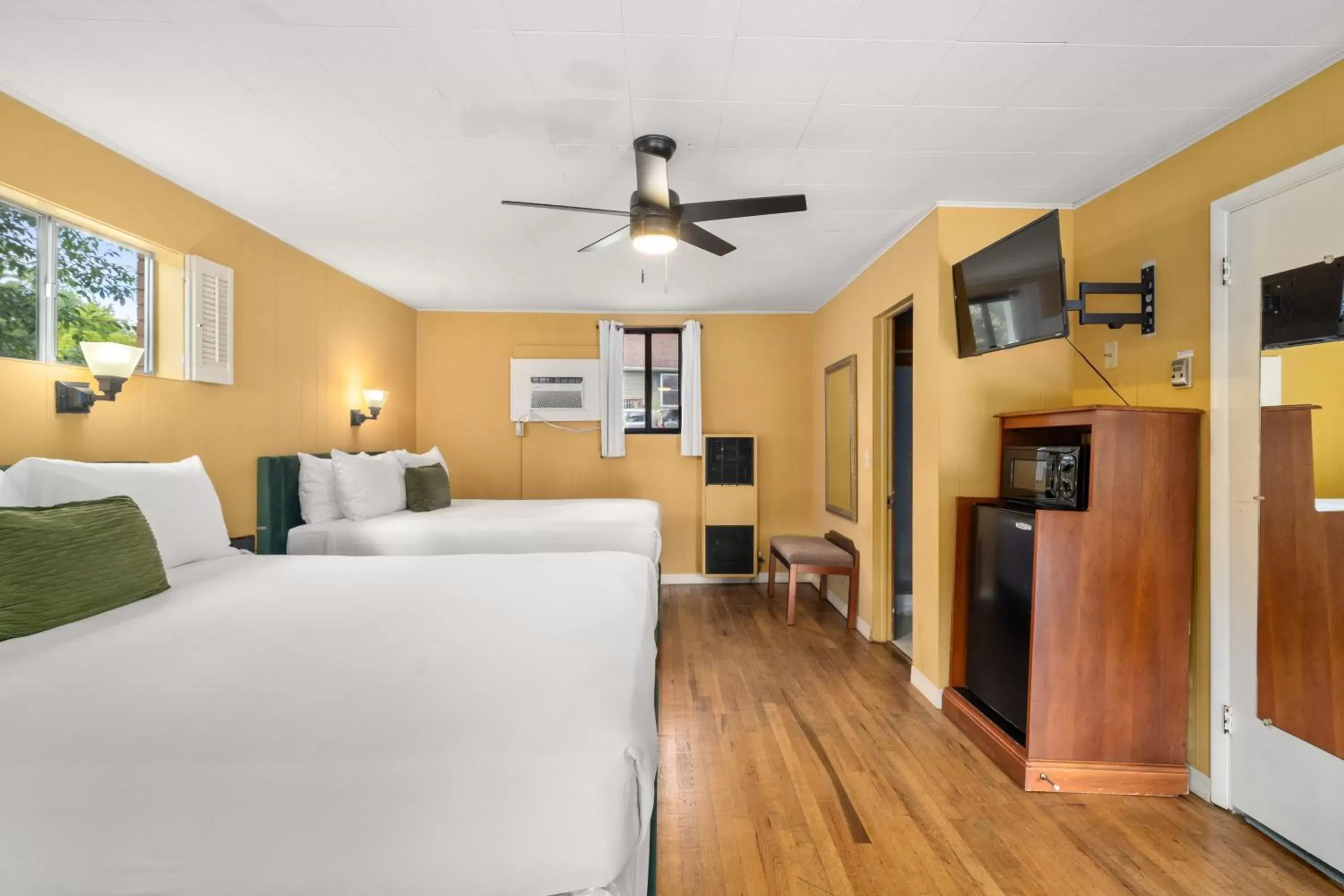 Bedroom in CedarWood Inn