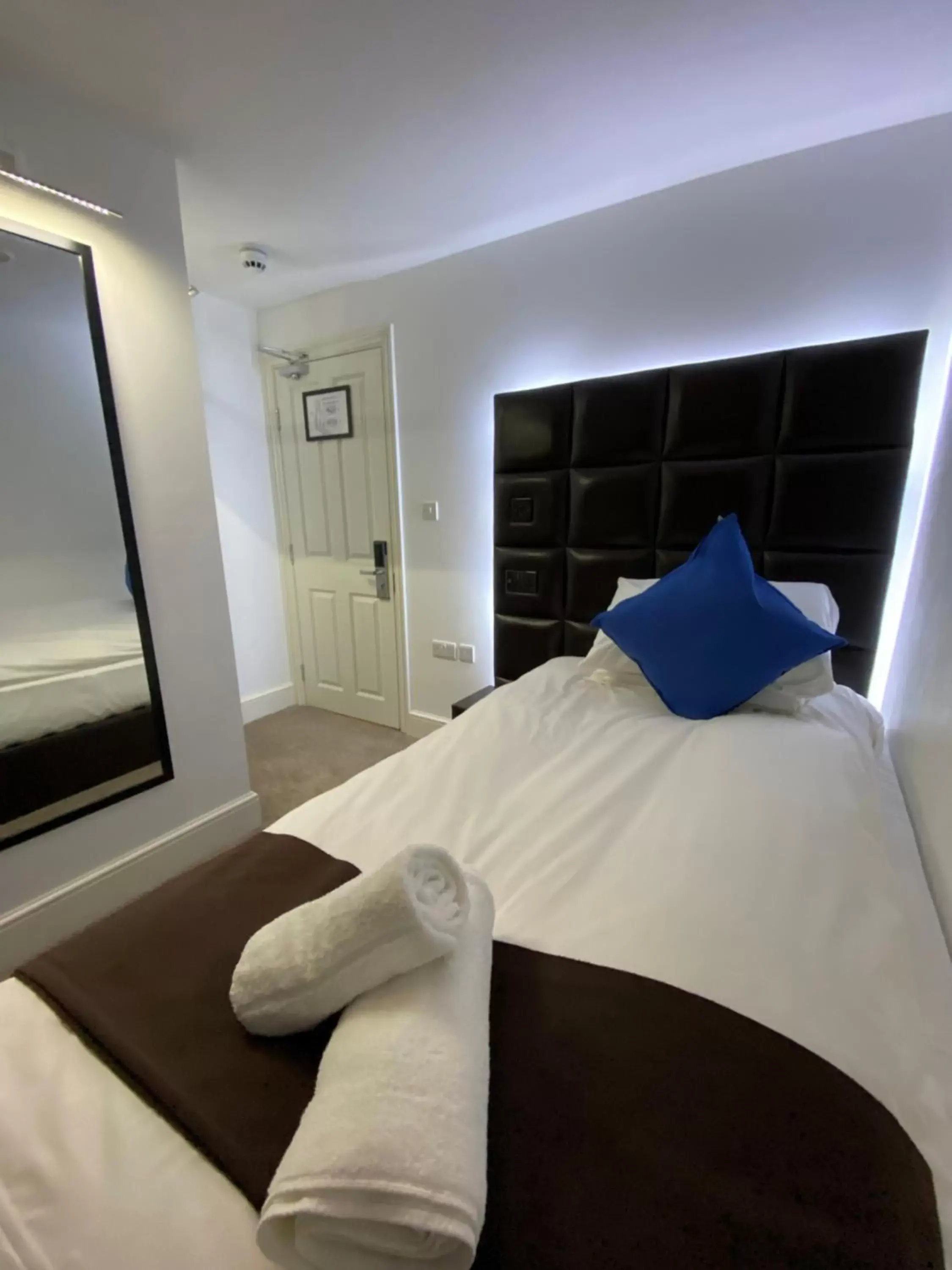 Bed in The Charles Hotel Bed in The Charles Hotel