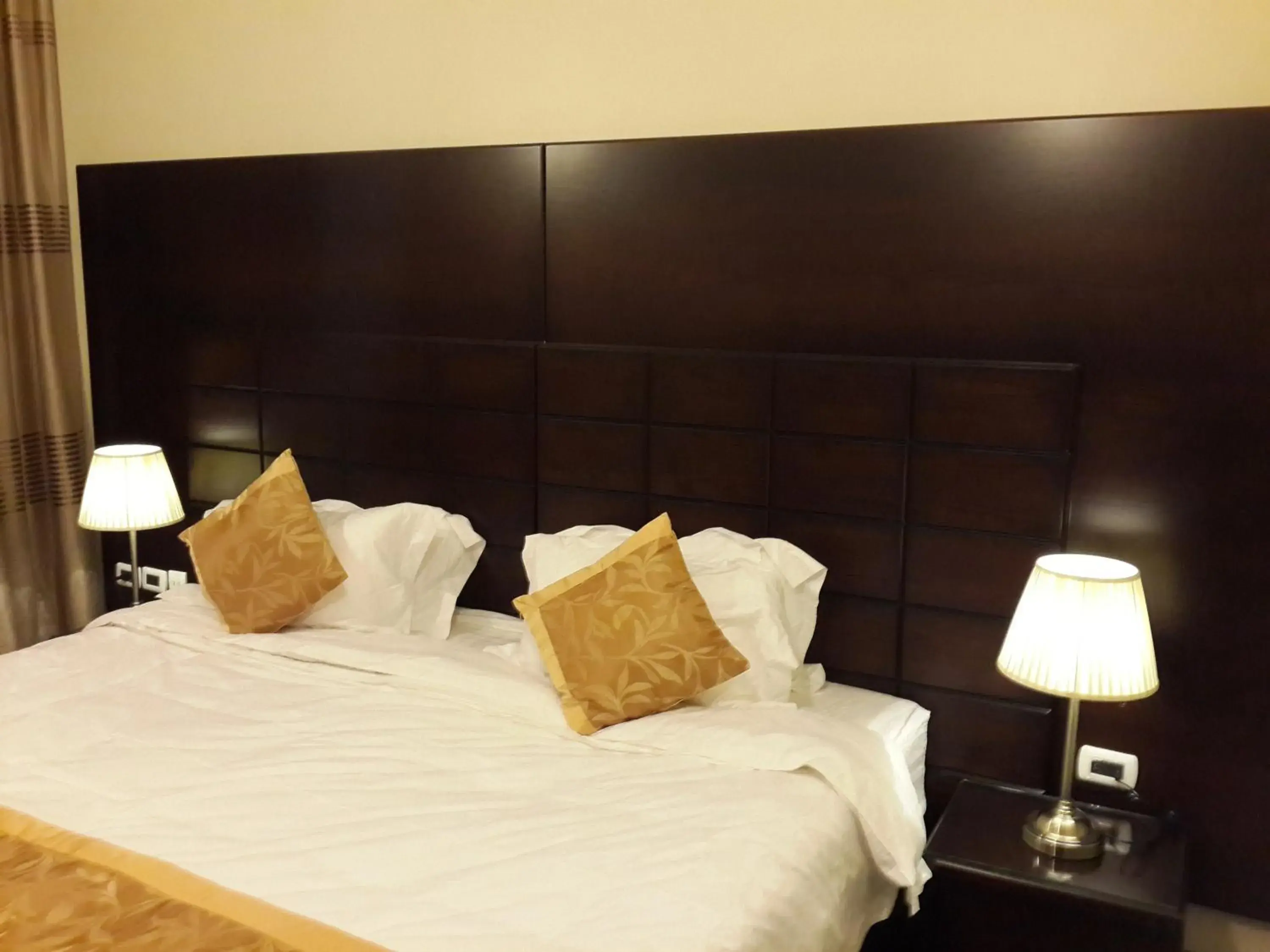 Bedroom, Bed in Al Thuraya Hotel
