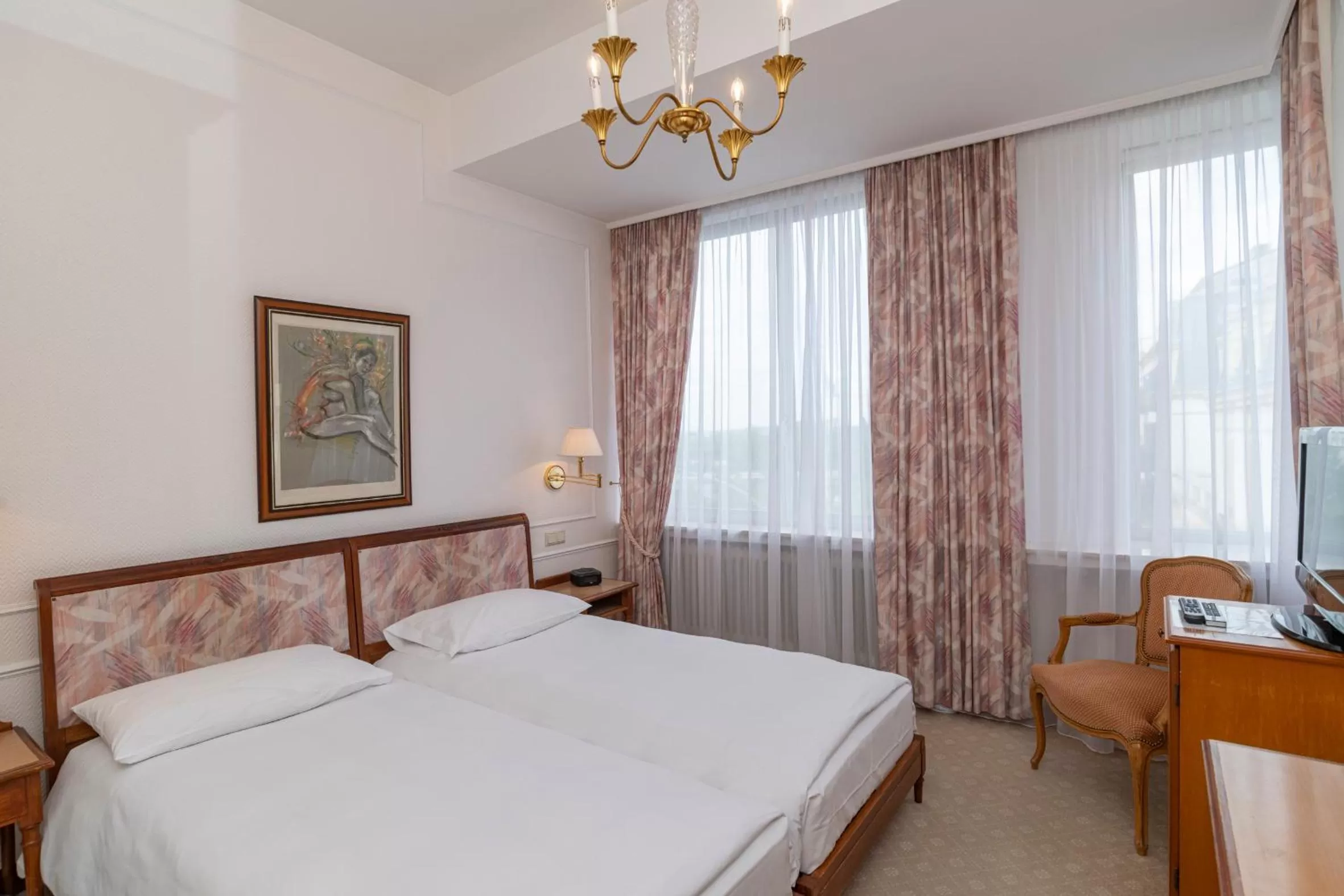 Bedroom, Bed in Grand Hotel Cravat