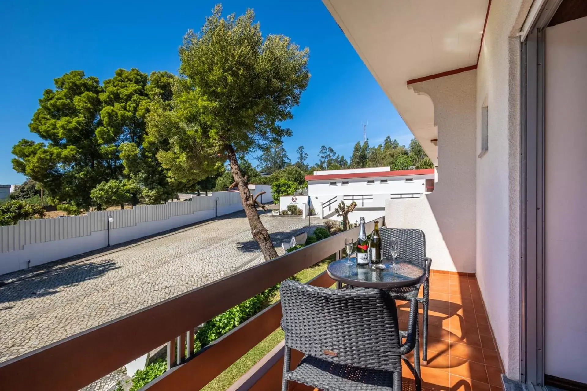 Pool view, Balcony/Terrace in Hotel Colmeia