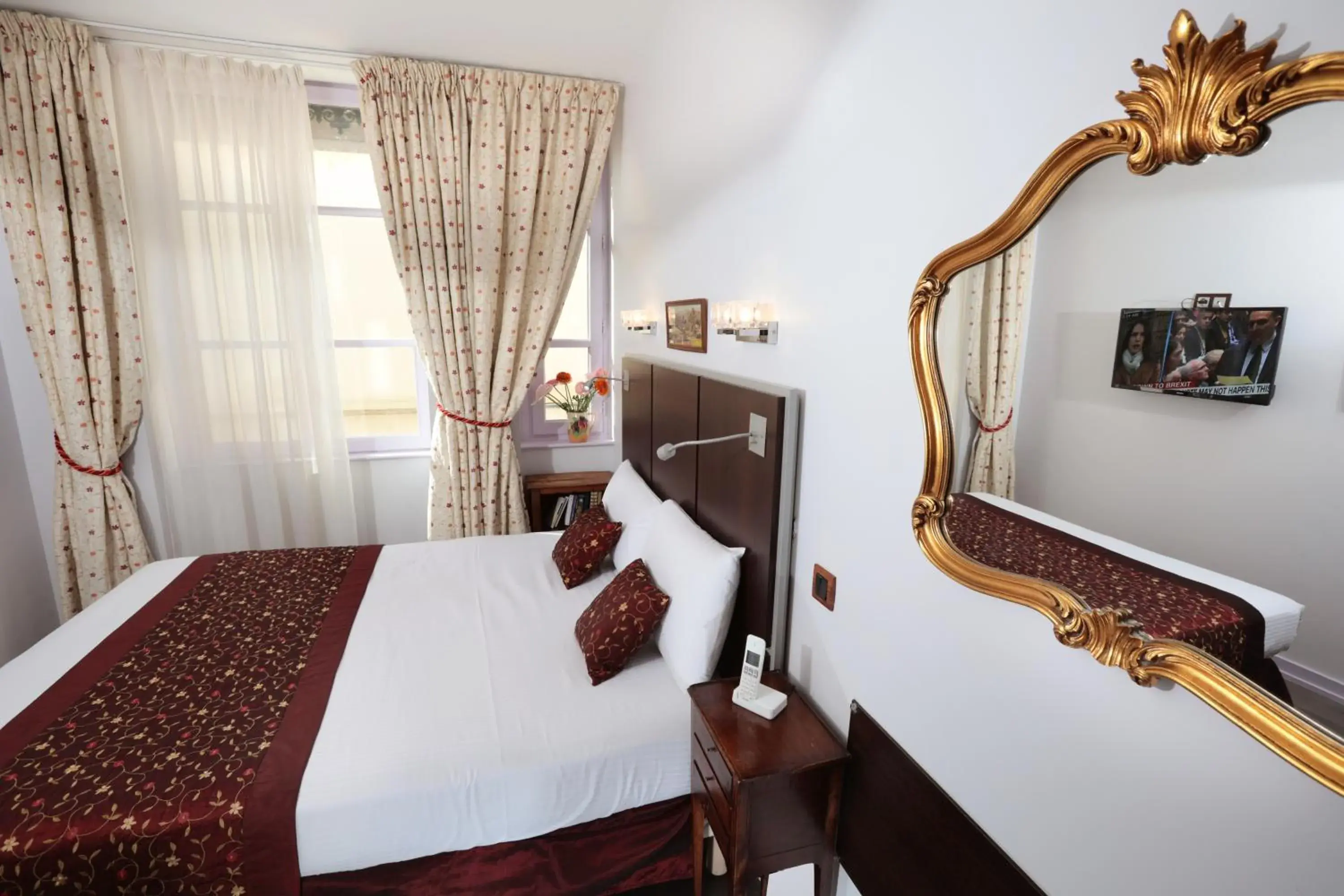 Bed in Hotel des Celestins