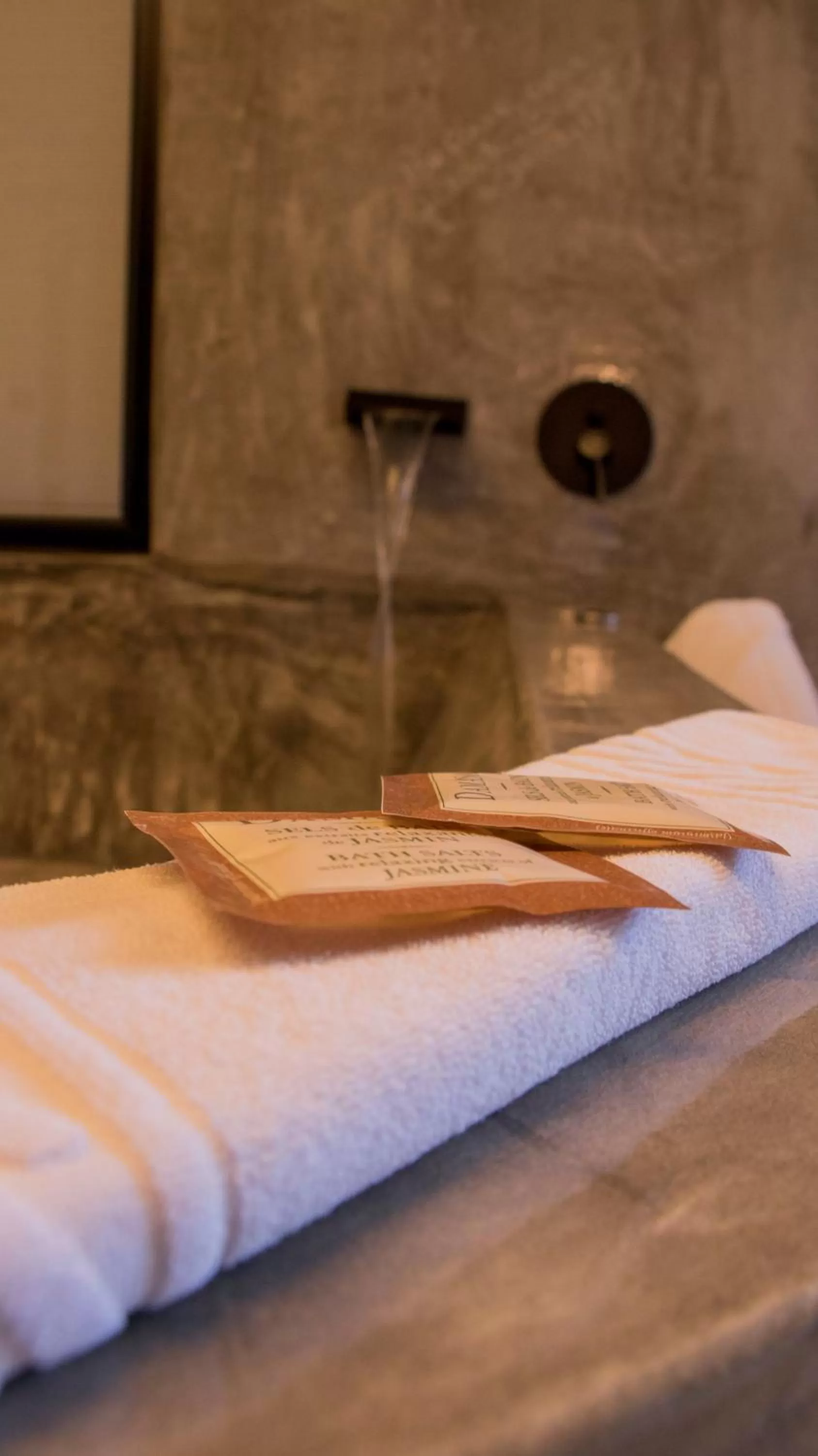 Hot Tub in Well Hotel & Spa