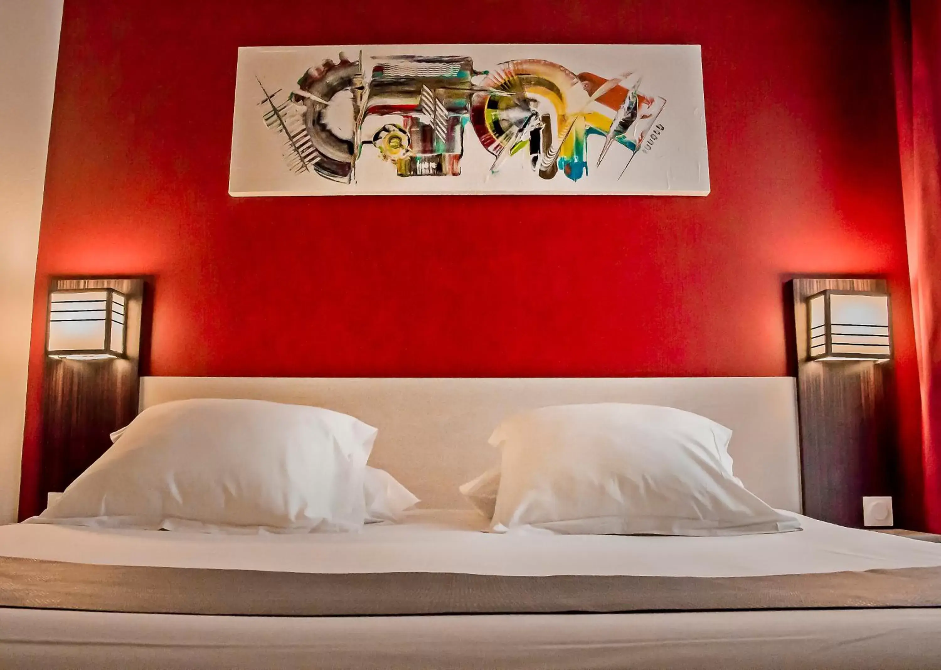 Decorative detail, Bed in The Originals City, Hôtel Pont Rouge (ex inter-hôtel), Carcassonne