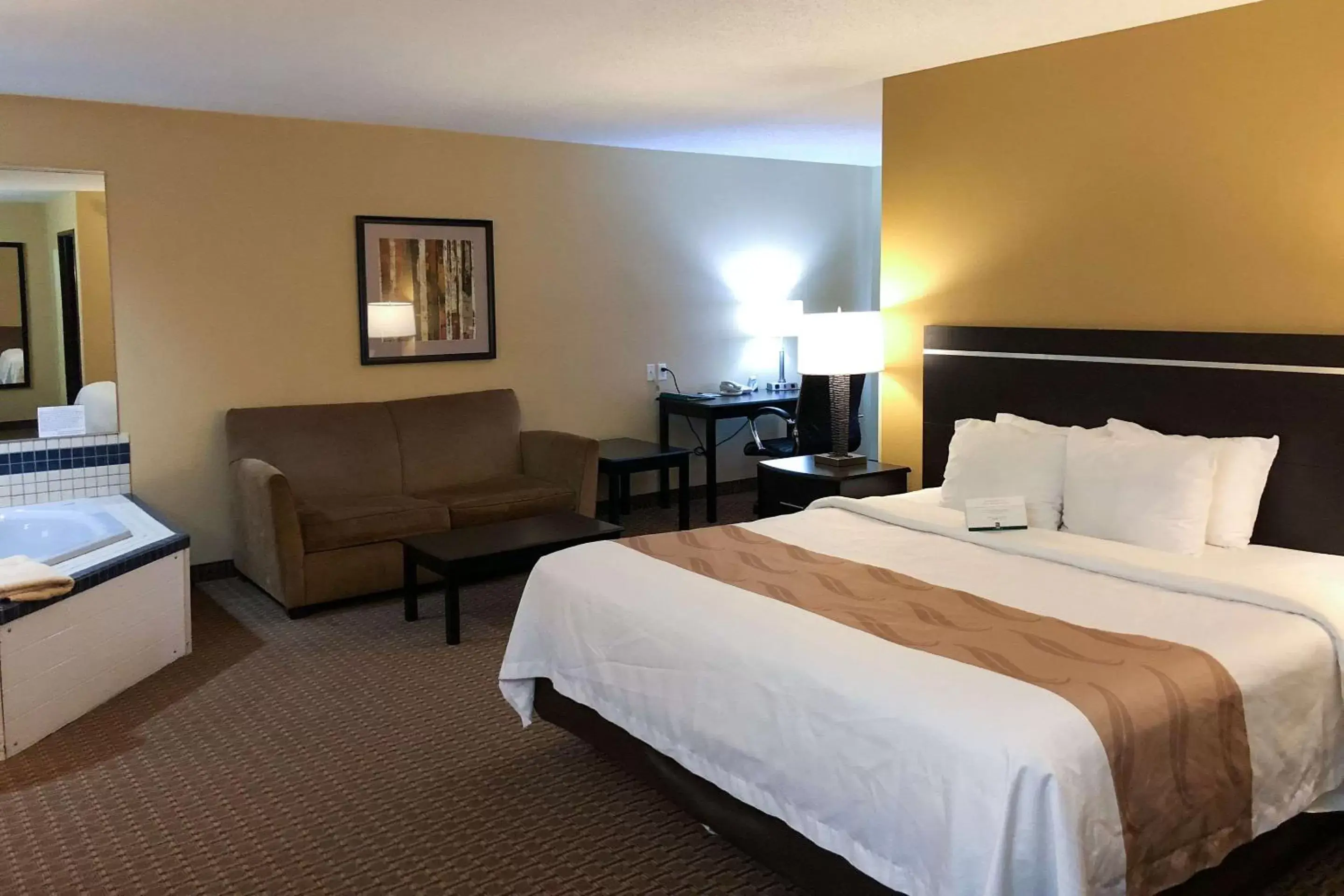 Photo of the whole room, Bed in Quality Inn & Suites Sun Prairie Madison East