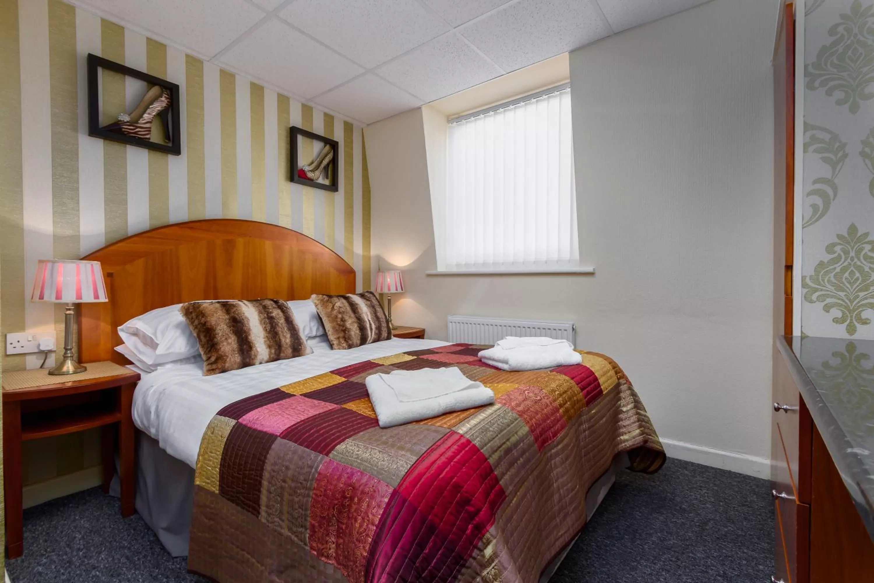 Bed in Adelaide Lodge - Town Centre - Opposite Winter Gardens