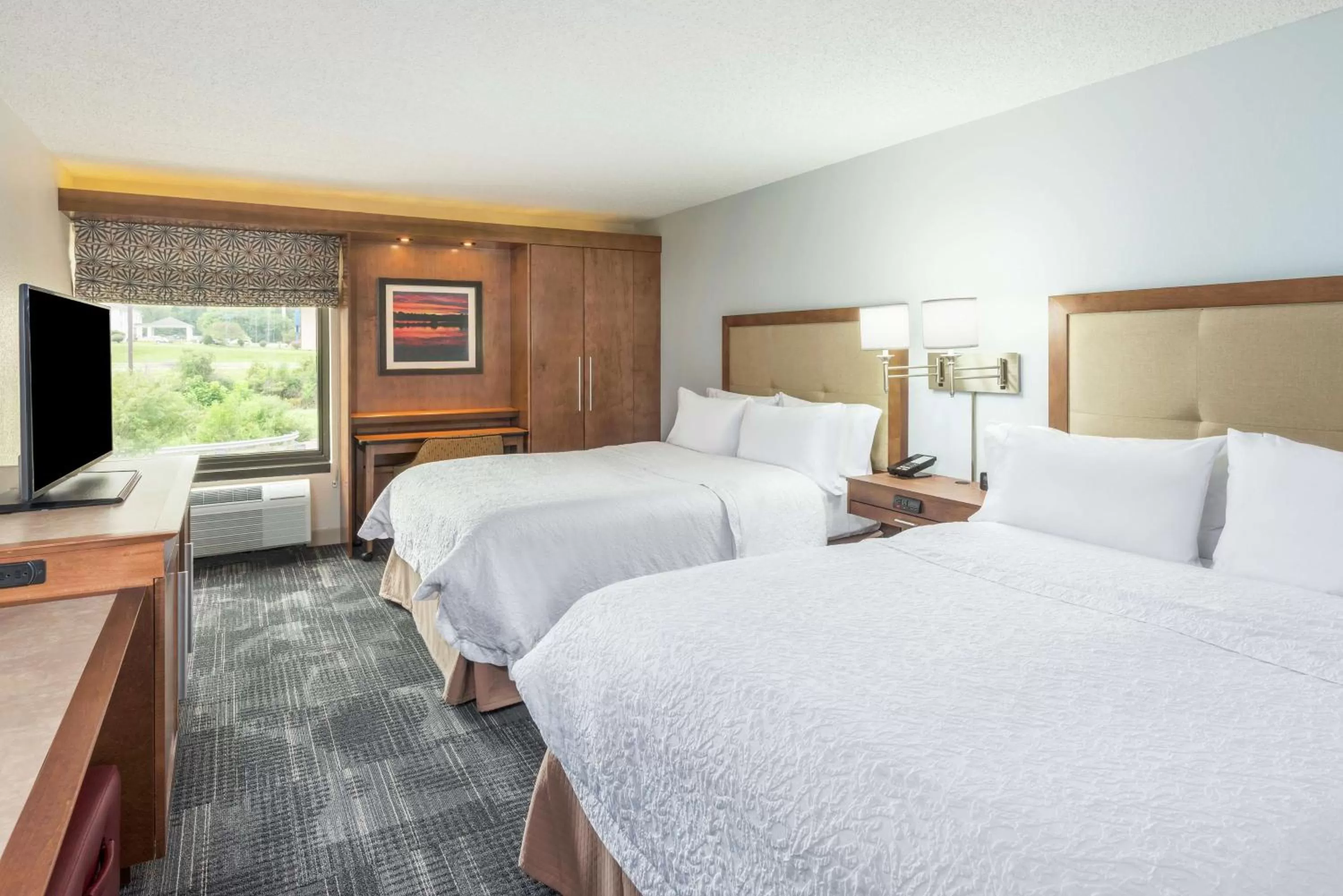 Bed in Hampton Inn Columbia