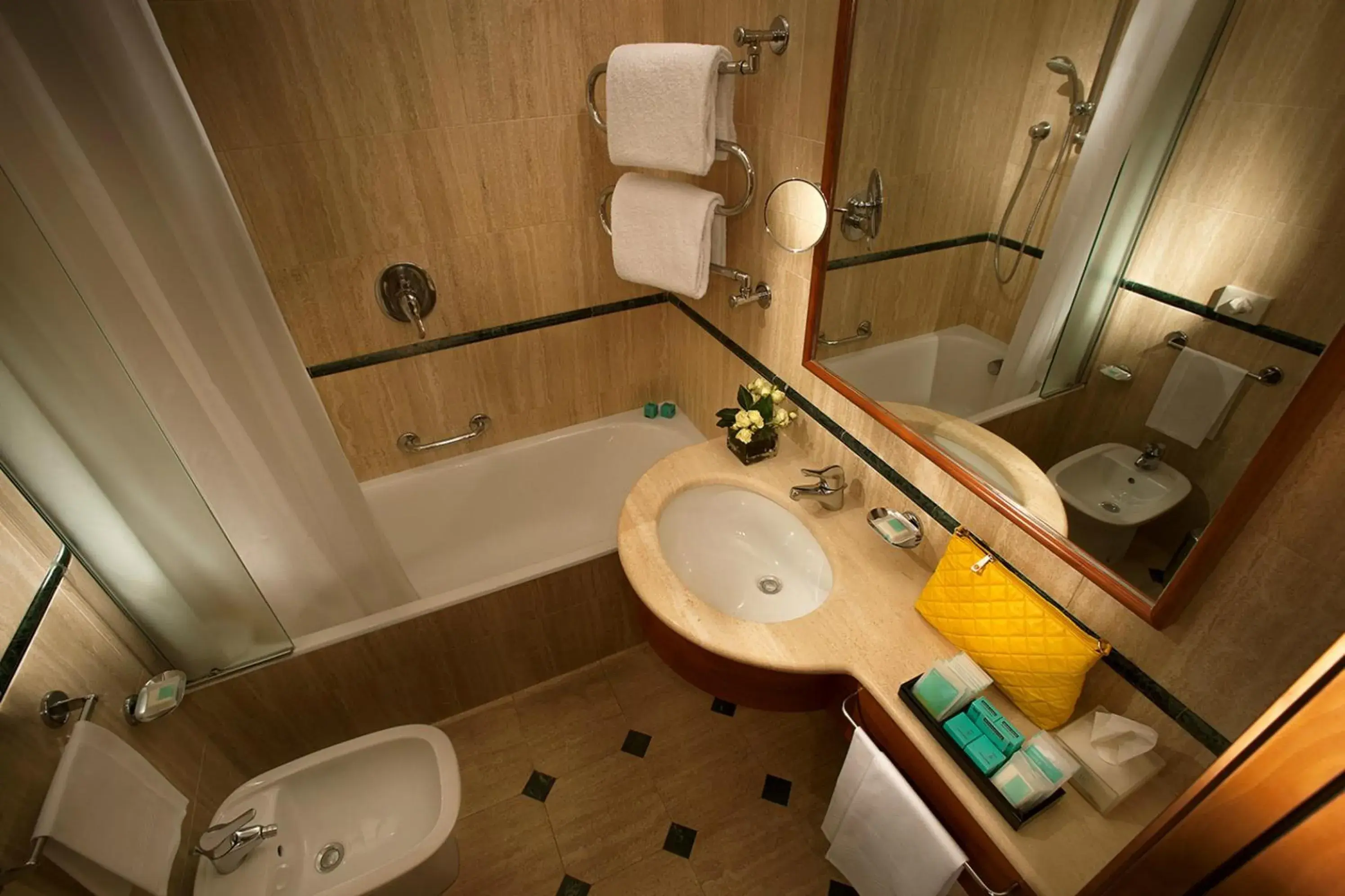 Shower, Bathroom in Hotel Cavour