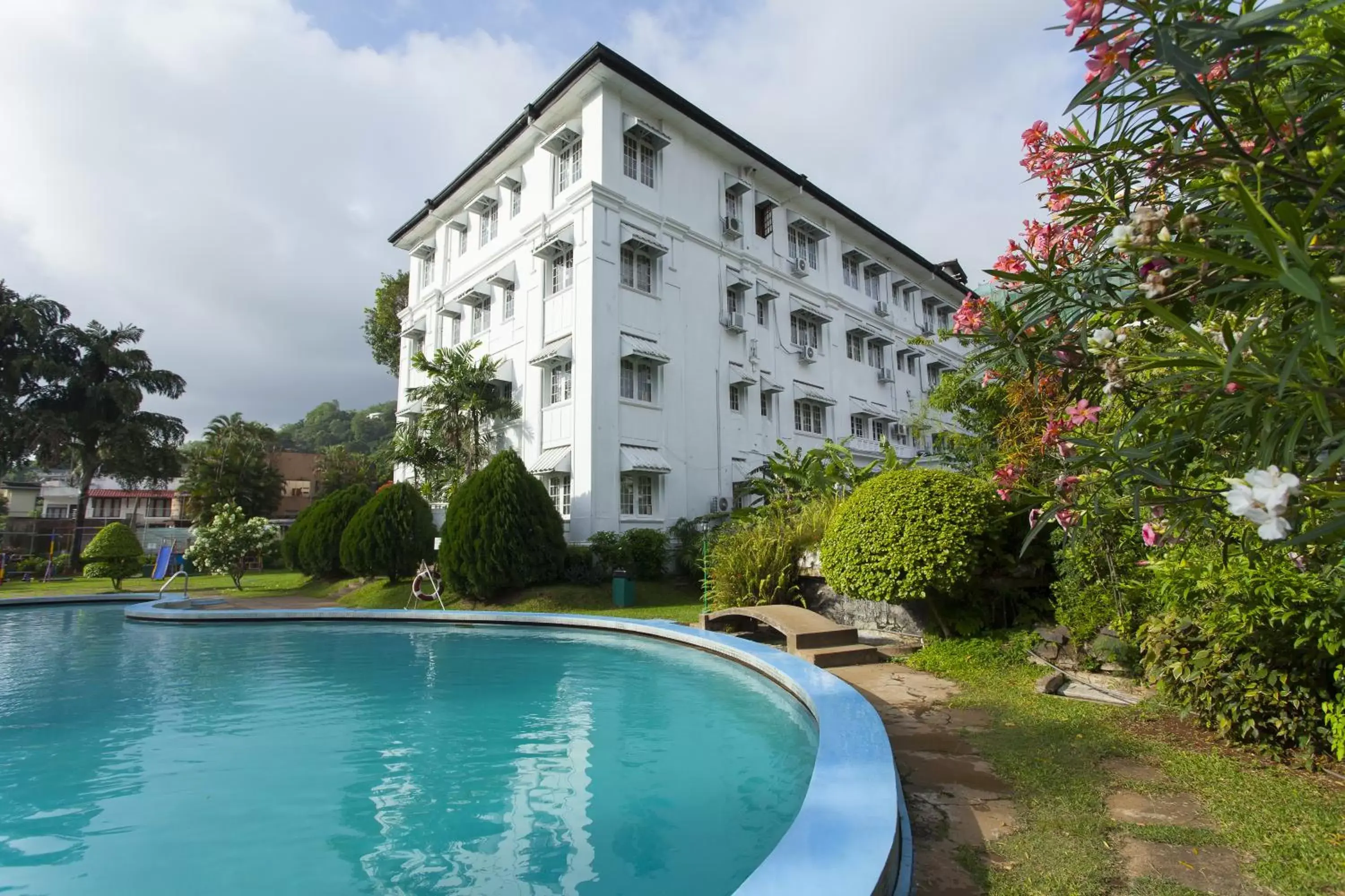 Swimming pool, Property Building in Hotel Suisse