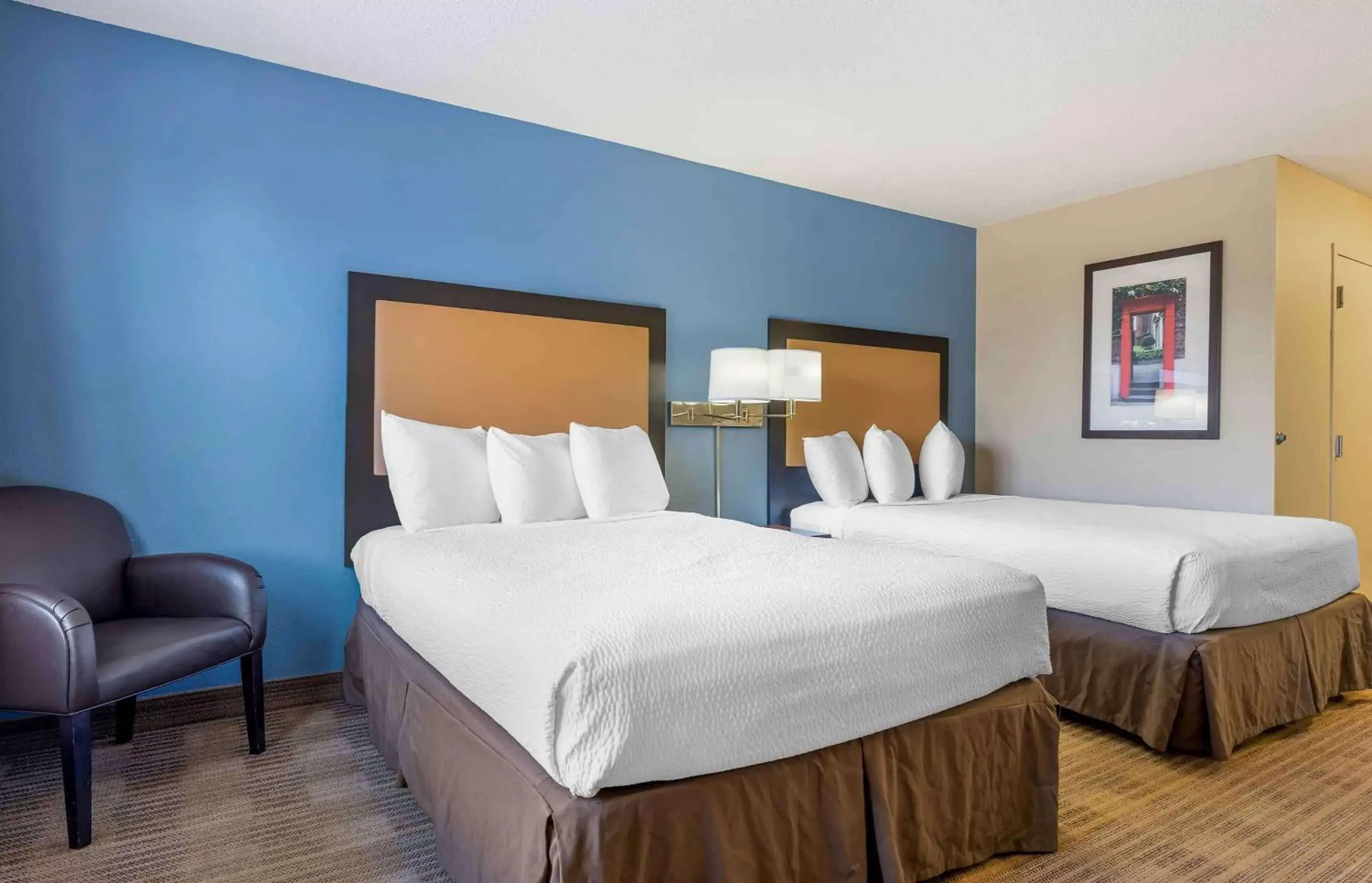 Bedroom, Bed in Extended Stay America Suites - Chicago - Romeoville - Bollingbrook