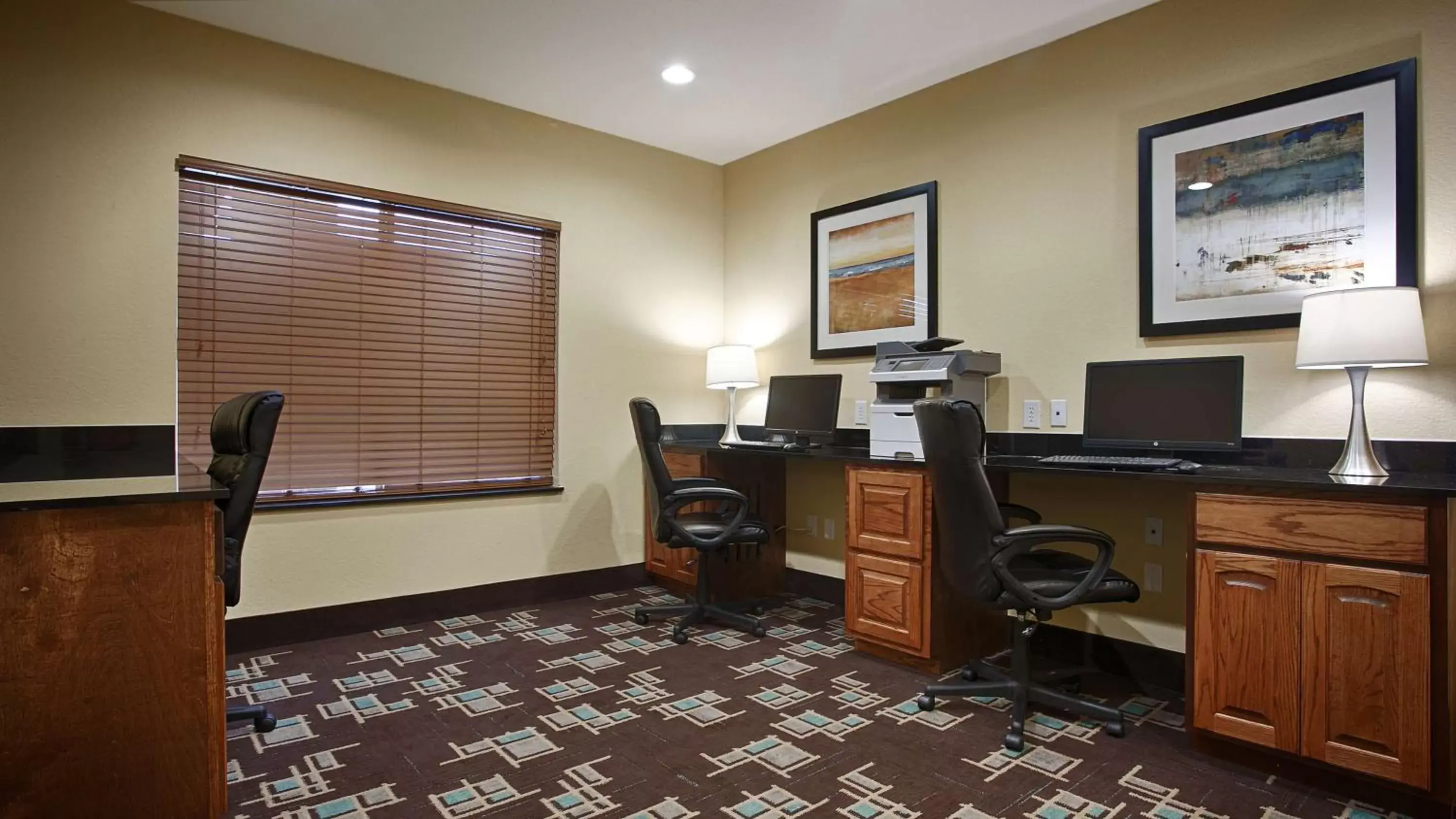 On site, TV/Entertainment Center in Best Western Plus Fort Worth Forest Hill Inn & Suites