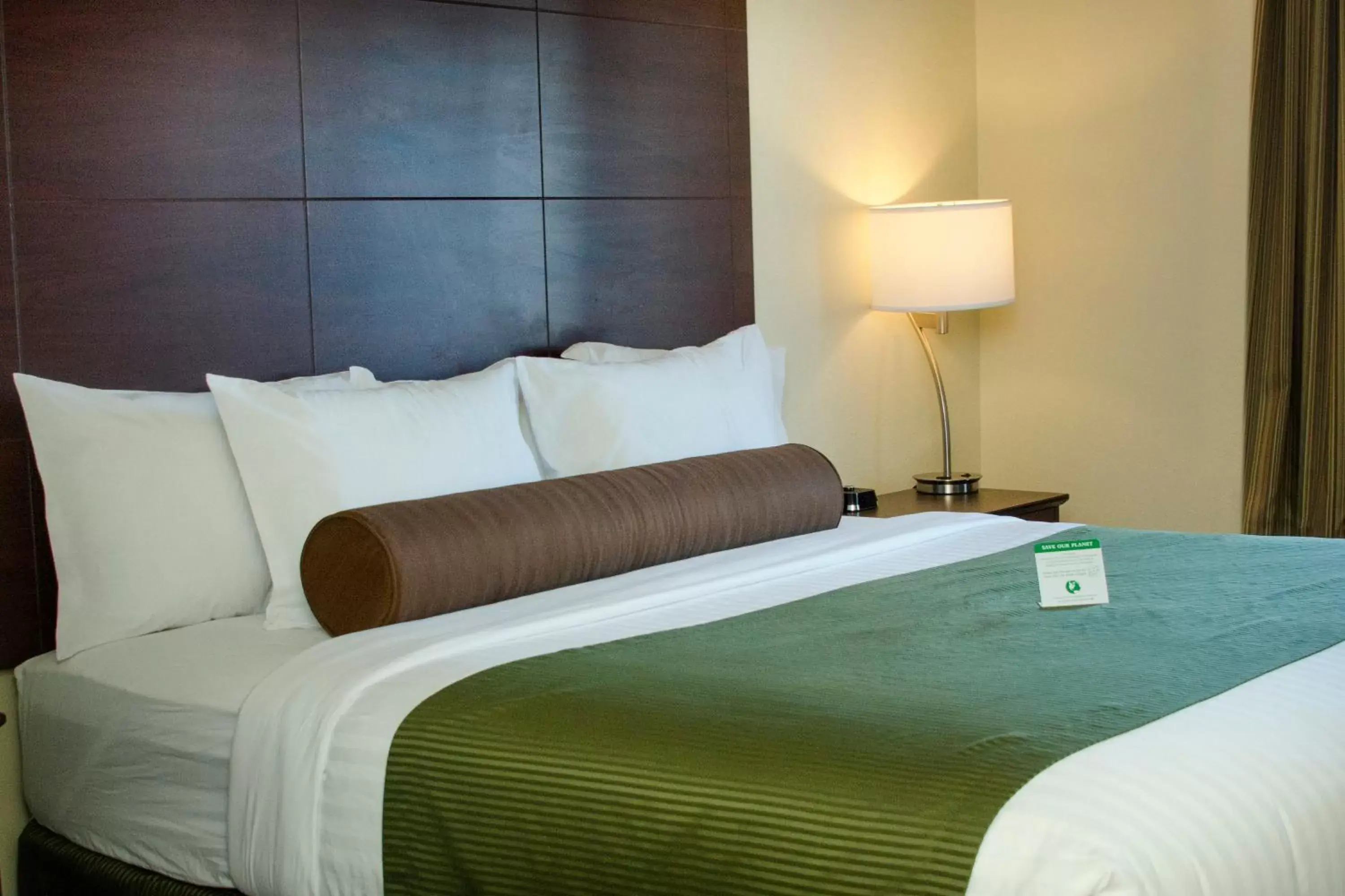 Bed in Cobblestone Inn & Suites - Soda Springs