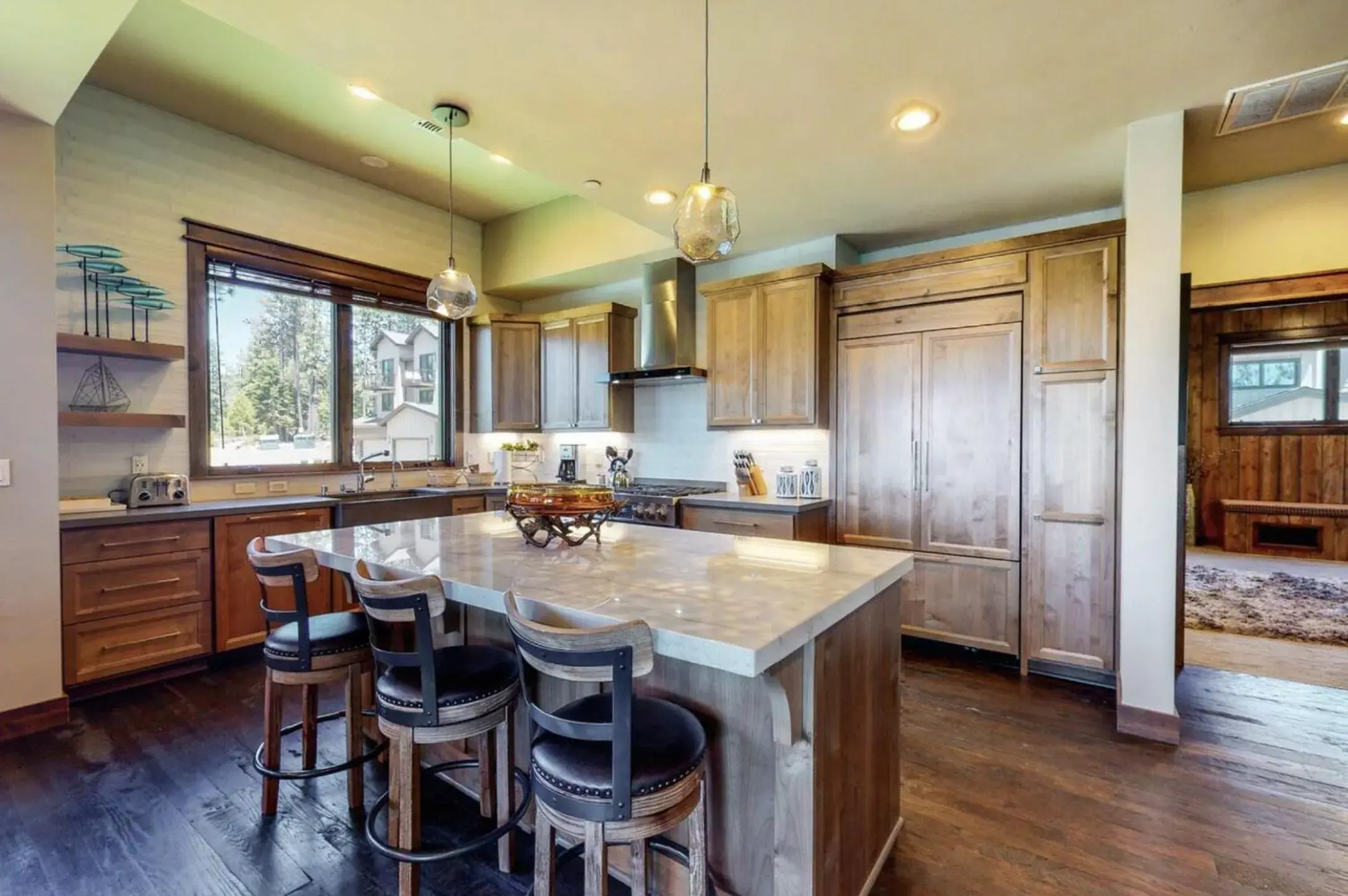 Seating area, Kitchen/Kitchenette in Gondola Vista Luxury Villas by Ski Heavenly & Beaches