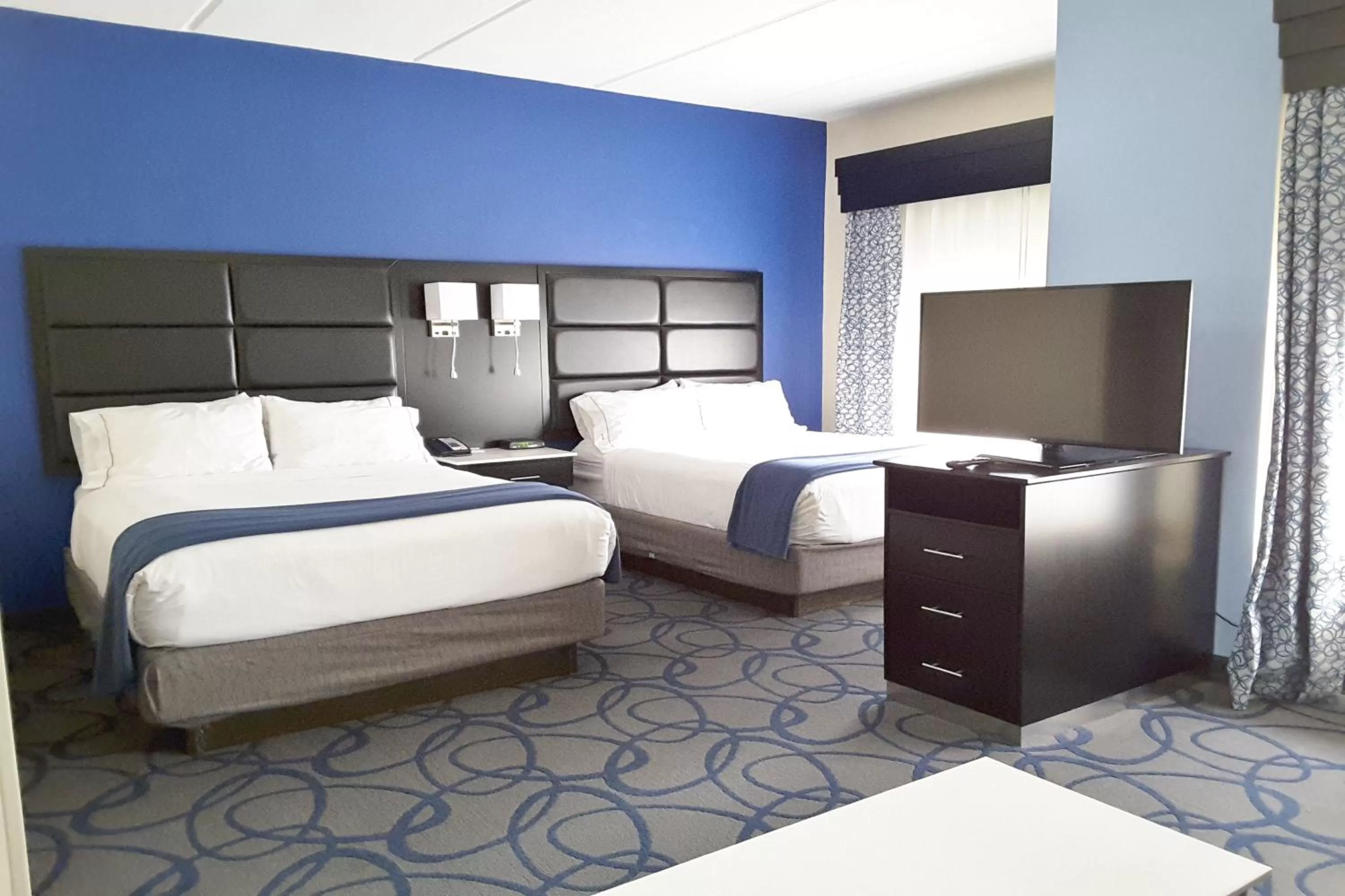 Photo of the whole room, Bed in Holiday Inn Express Hotel & Suites Lawrenceville by IHG