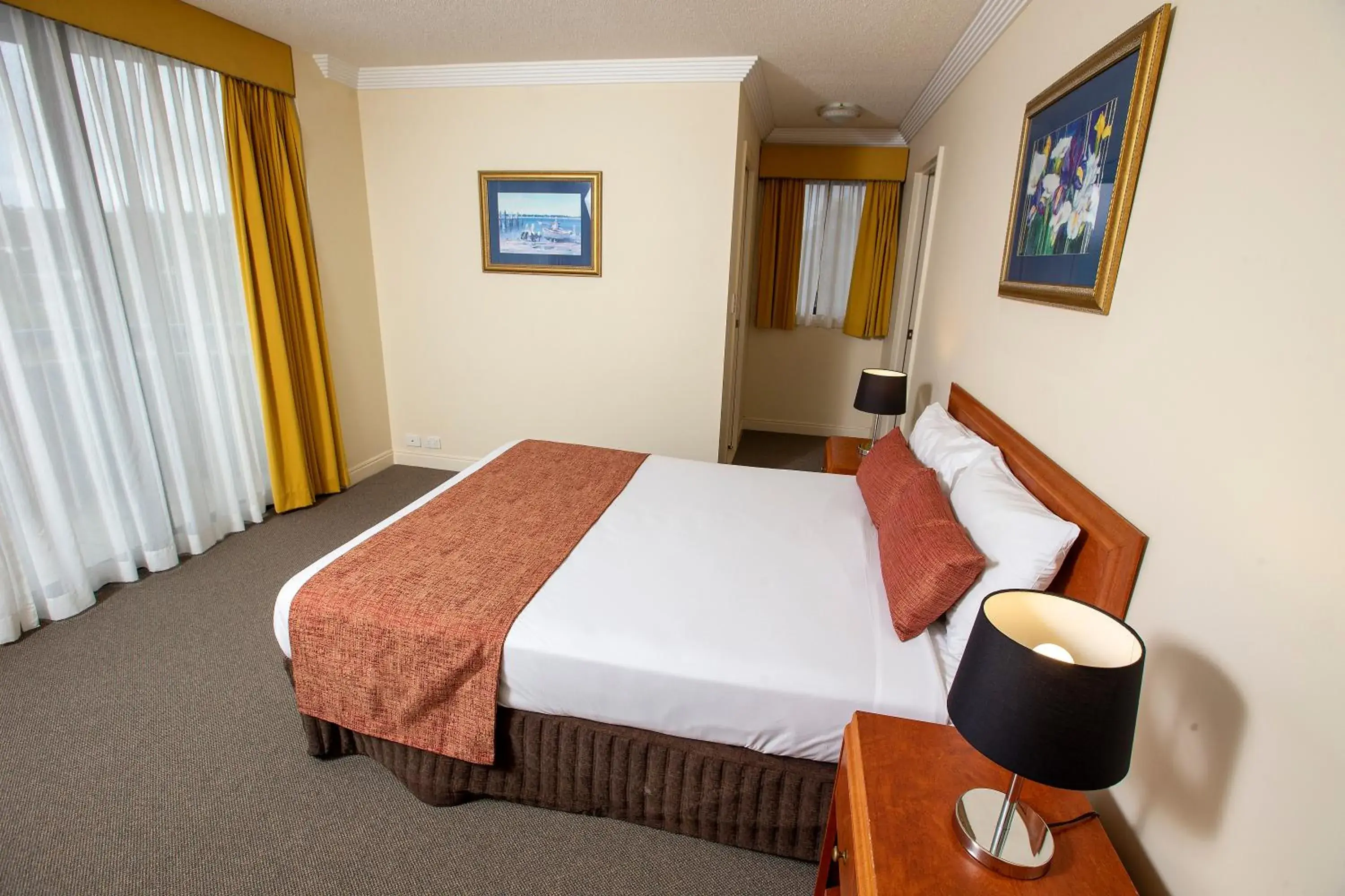 Bed in Springwood Tower Apartment Hotel