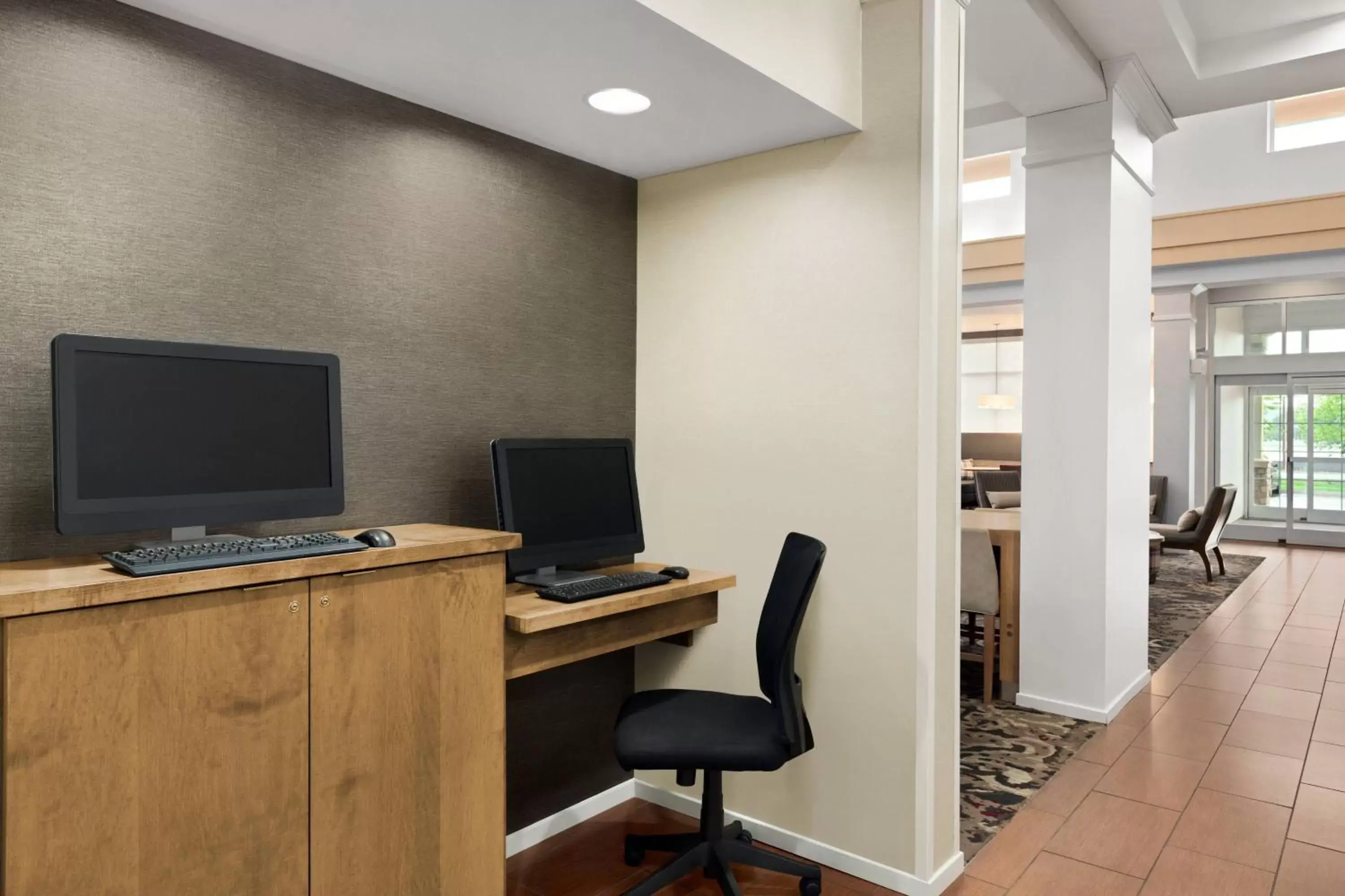 Business facilities, TV/Entertainment Center in Residence Inn Chattanooga Near Hamilton Place