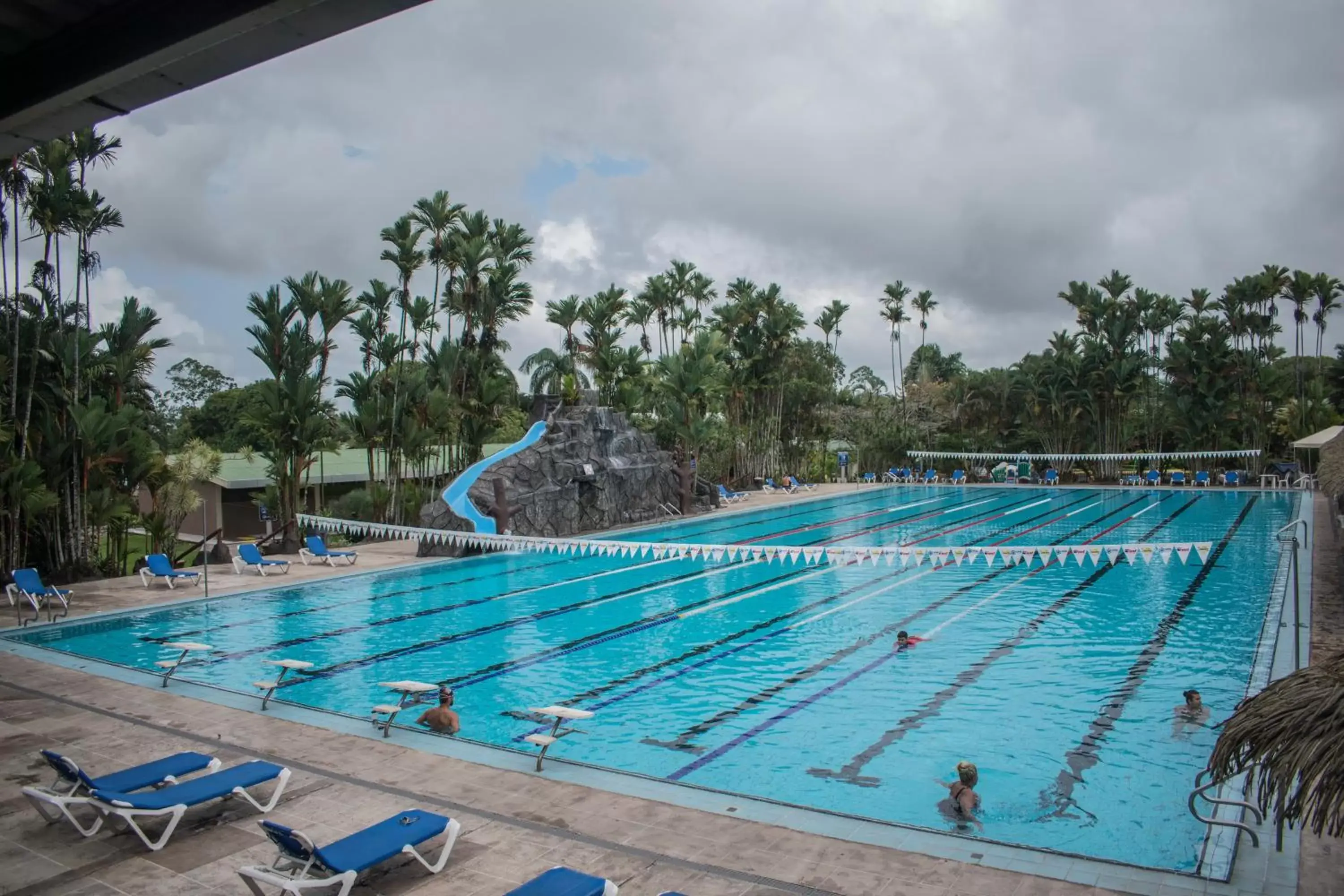 Swimming Pool in Hotel Suerre