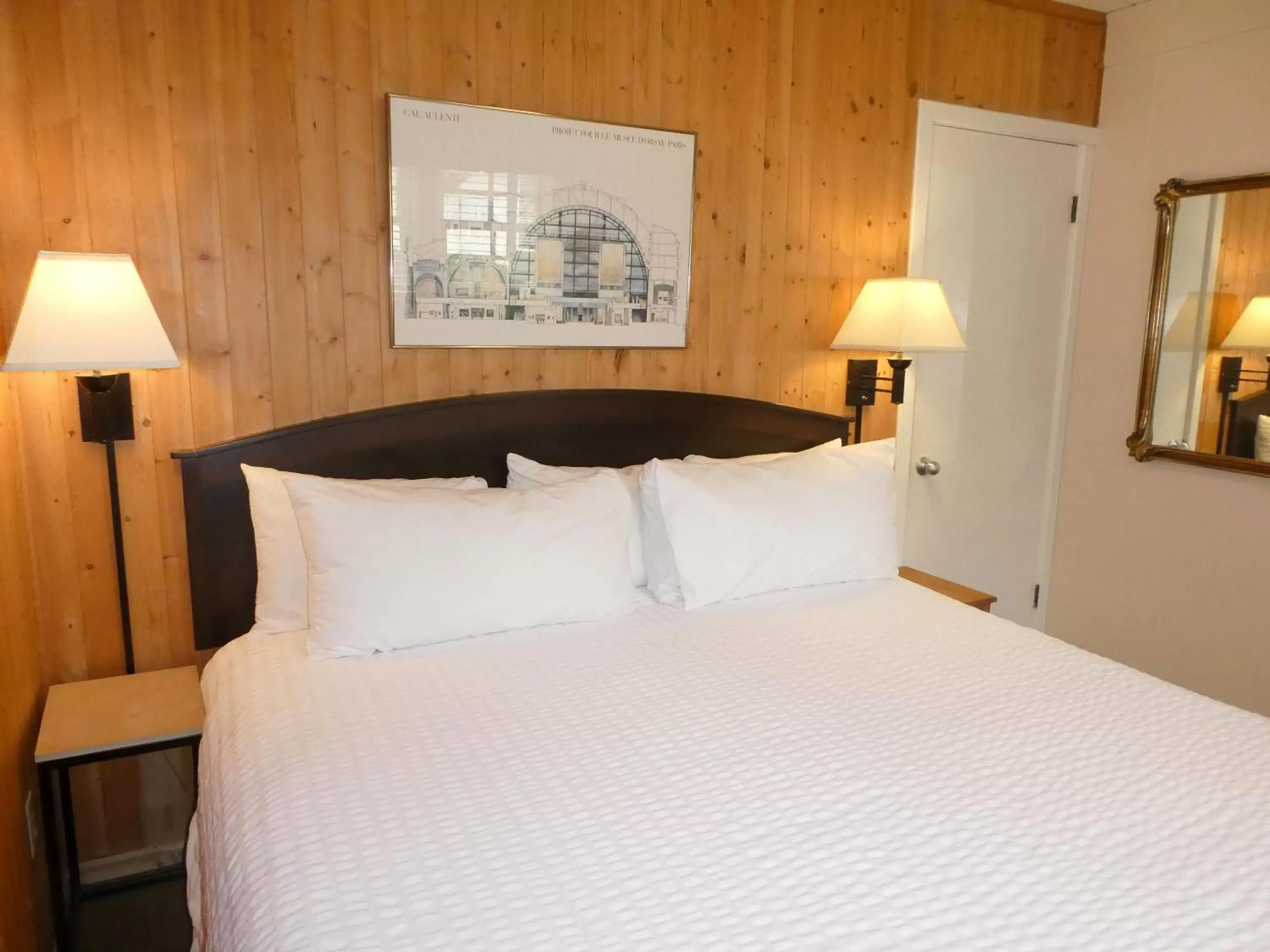 Oxford Deluxe Room with Parking in Briarwood Inn