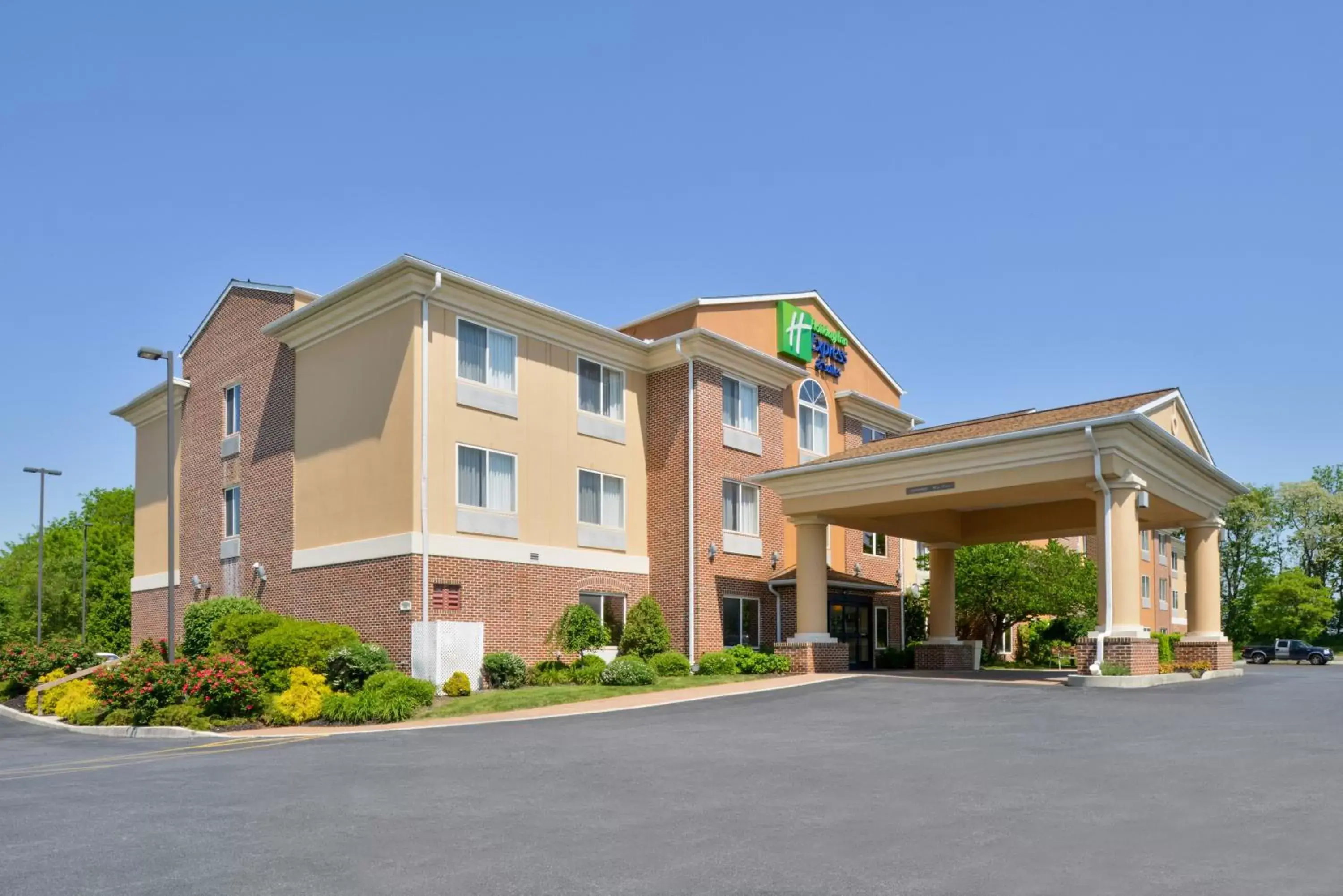 Property Building in Holiday Inn Express Hotel & Suites Lancaster-Lititz, an IHG Hotel
