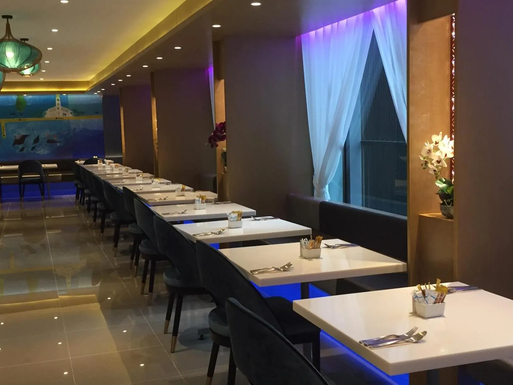 Restaurant/places to eat in Bizotel Premier Hotel & Residence