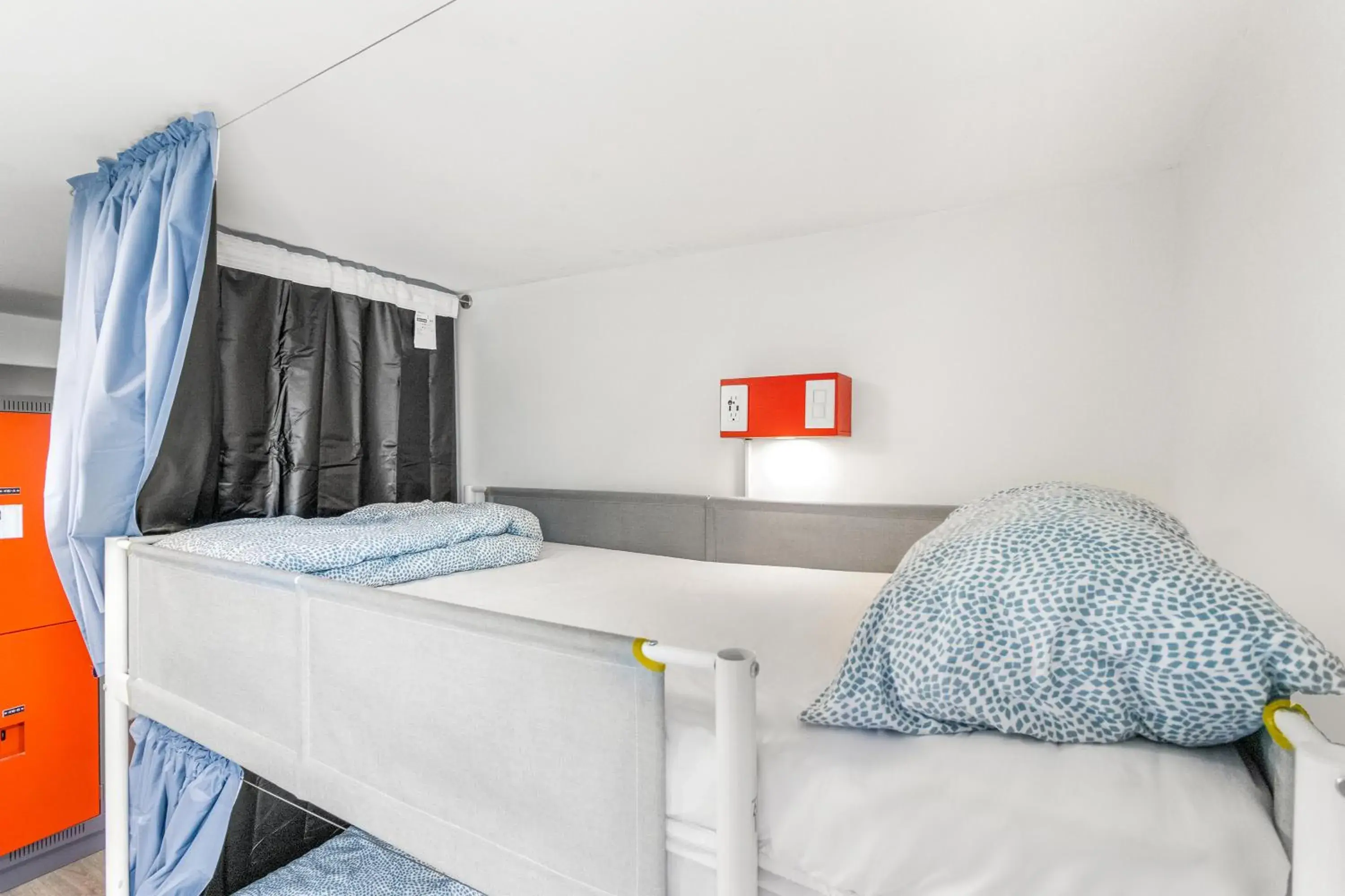 bunk bed, Bed in Samesun Toronto
