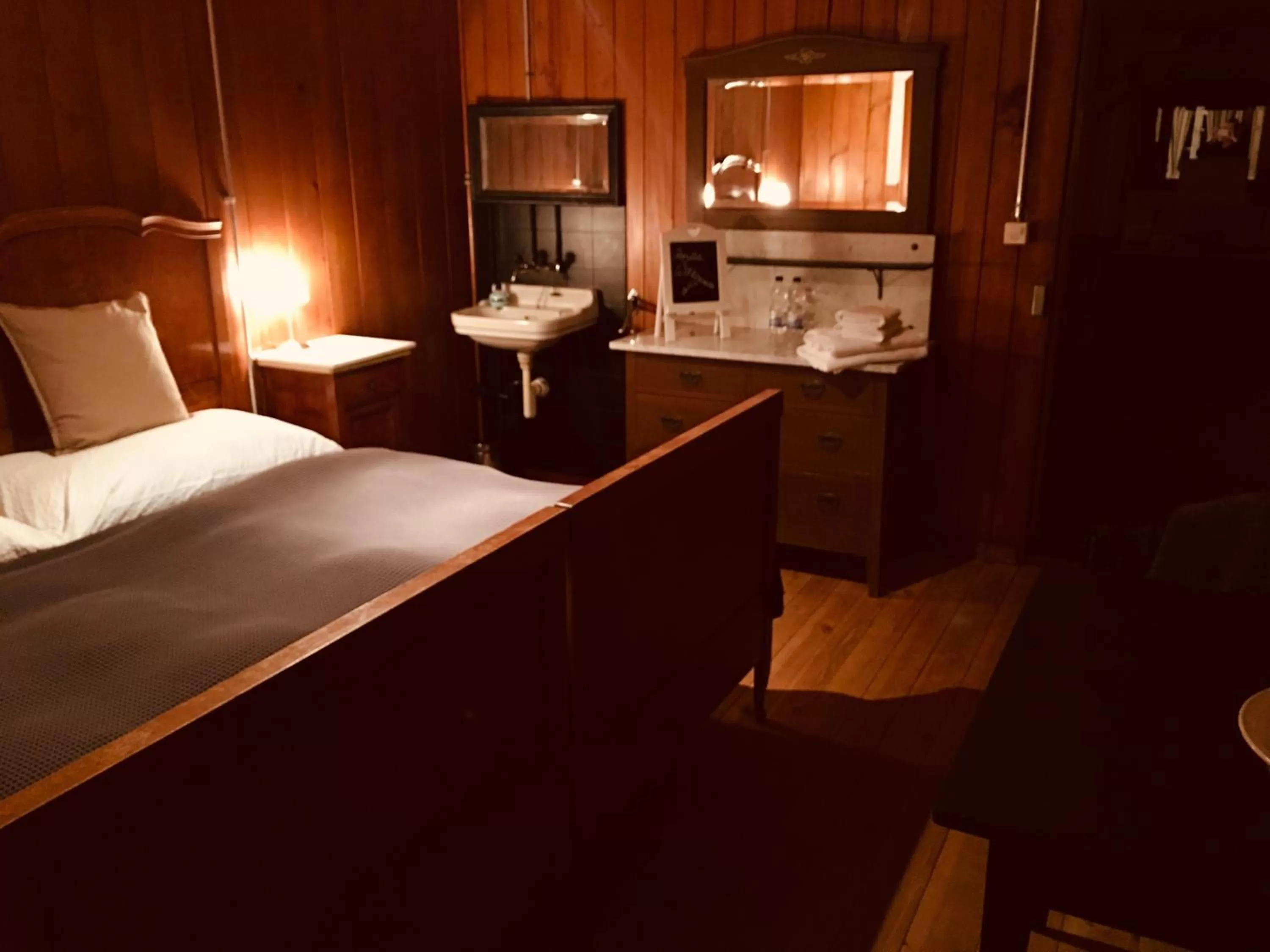 Photo of the whole room, Kitchen/Kitchenette in B&B Bären