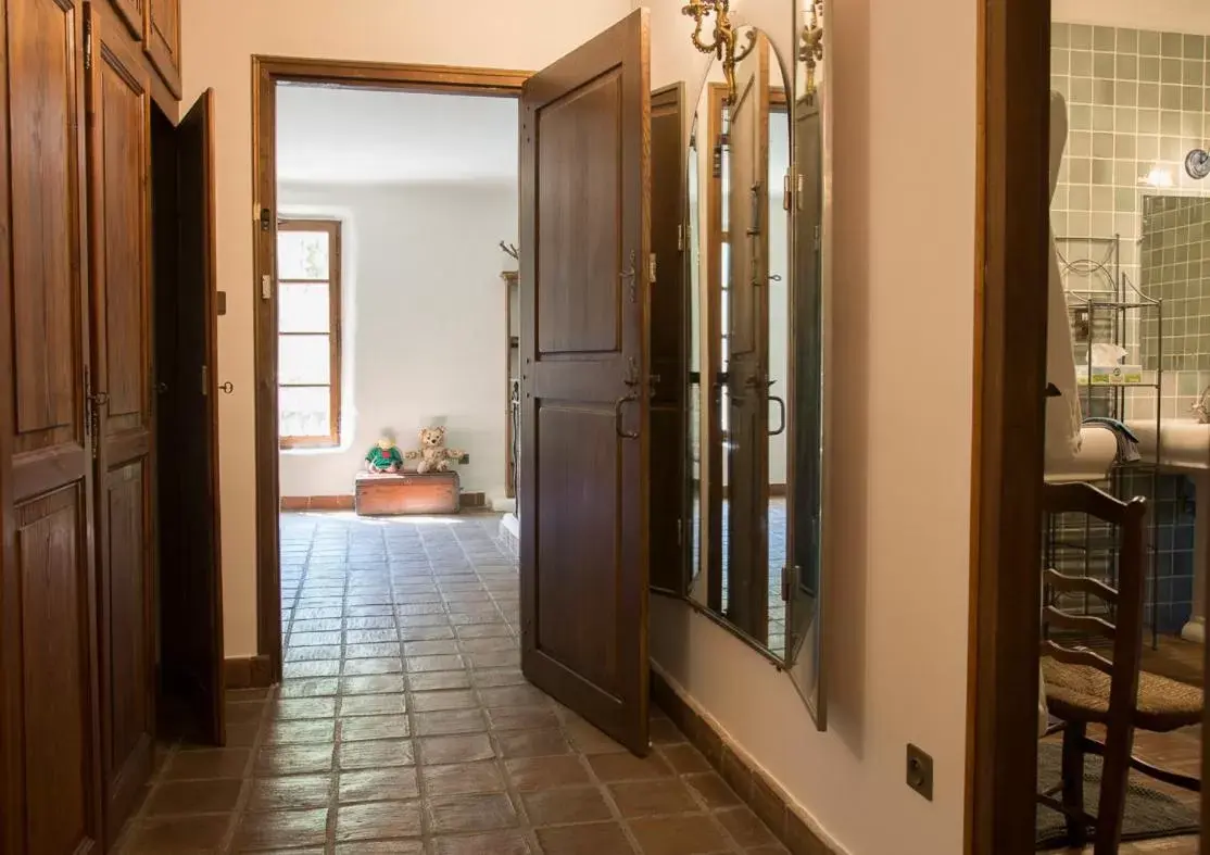 Photo of the whole room, Bathroom in Le Mas Saint Jacques