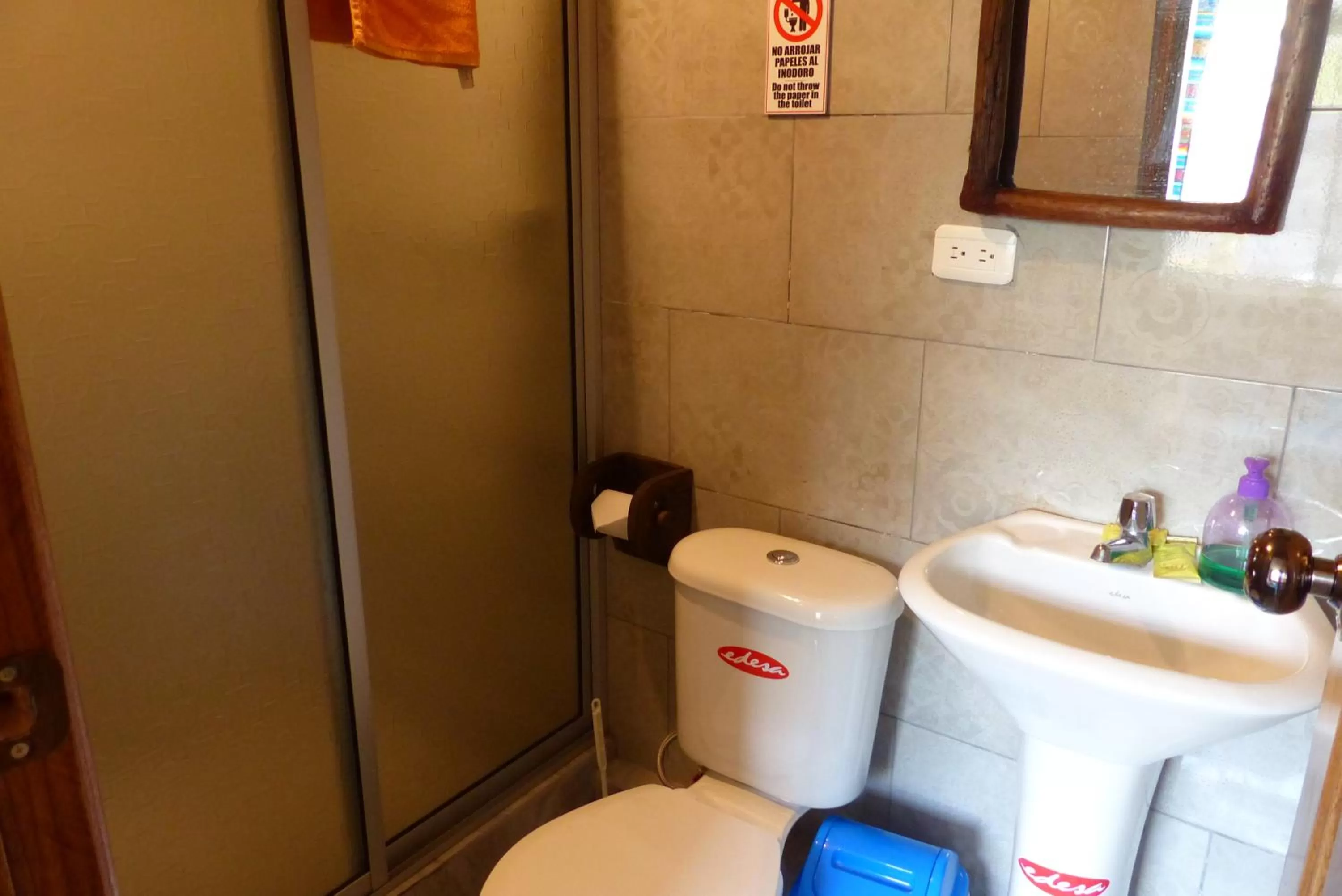 Bathroom in Hostal La Casa Amarilla City