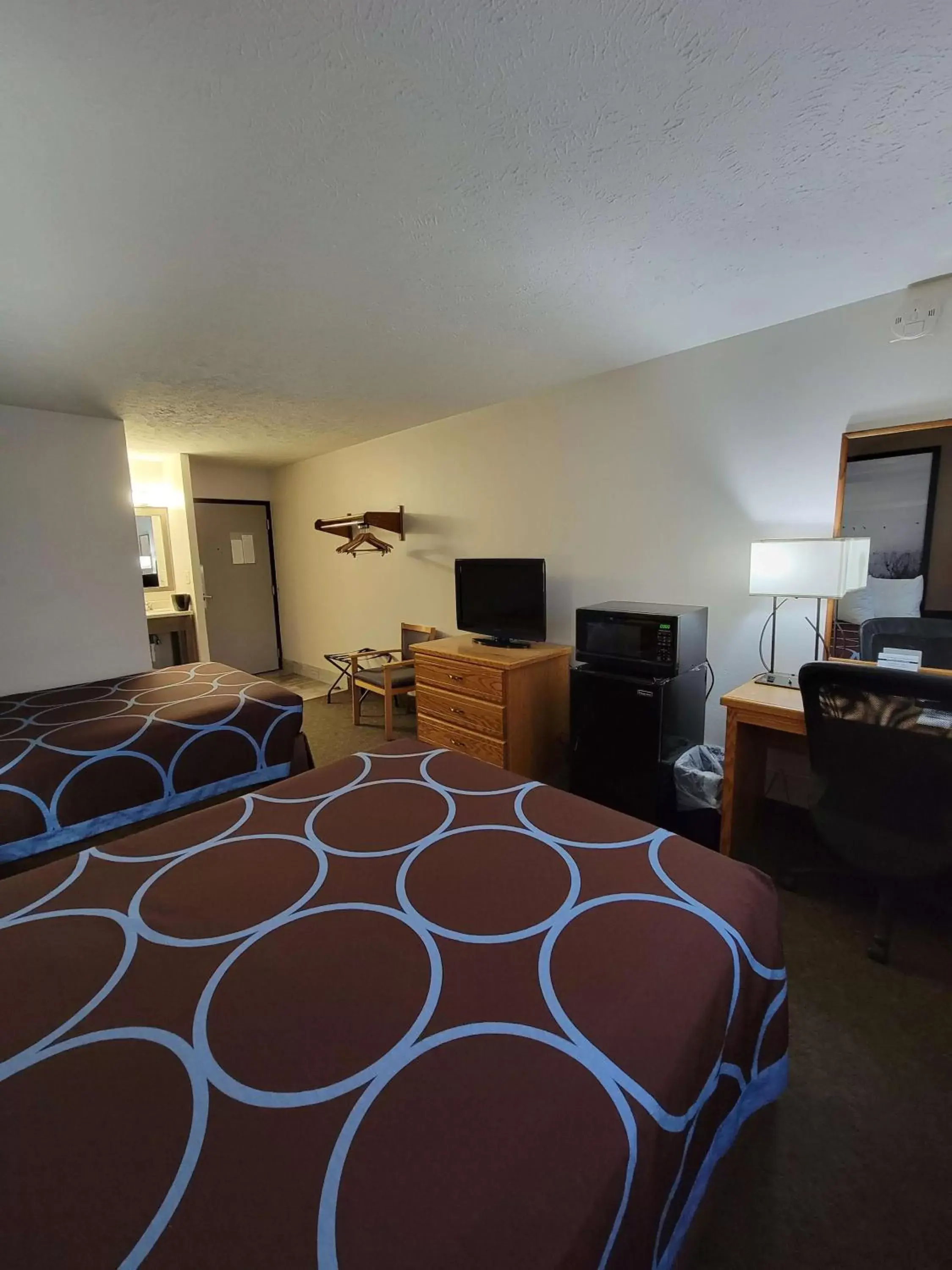 Bedroom in SureStay Plus Hotel by Best Western Grand Island